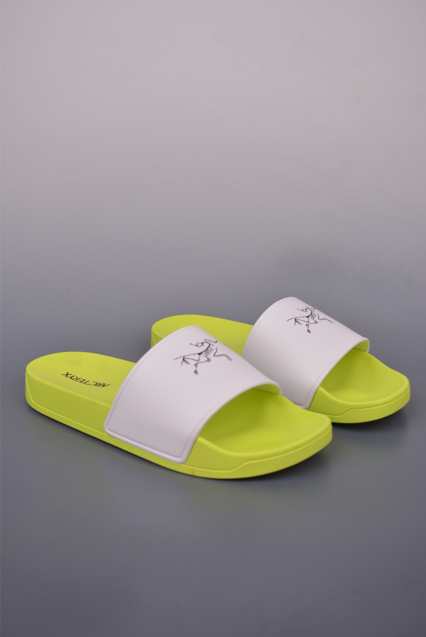 Arc'teryx Slipper M - Comfortable One-Piece Slide Sandals for Men and Women 3 i1749767453737 6768 0 1