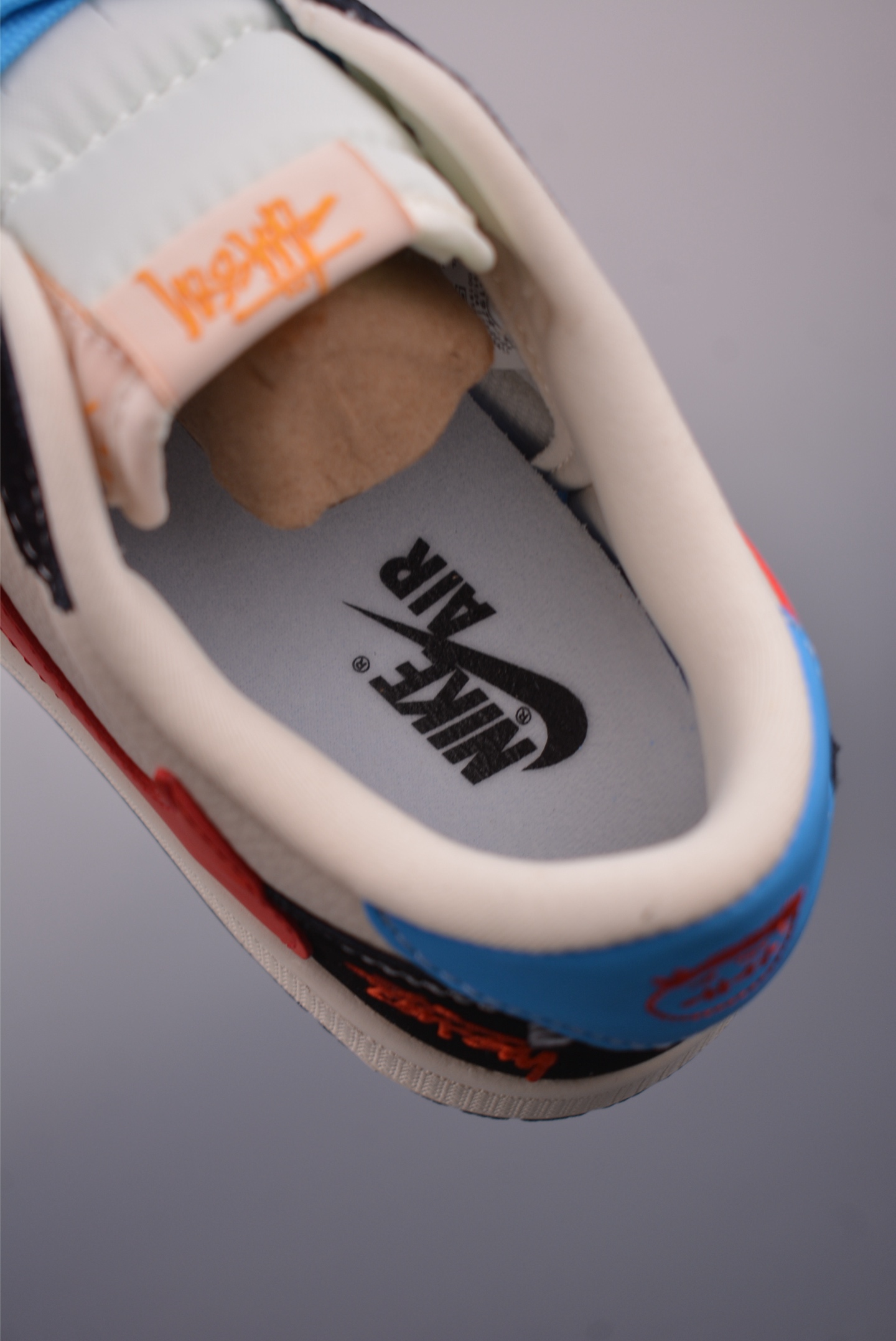 Fragment x Travis Scott x Diy Air Jordan 1 Low 三方联名倒钩 XB197933-莆田鞋,莆田鞋货源,高仿鞋,高仿鞋货源,安福档口,莆田高仿鞋,莆田鞋批发,高仿鞋批发,莆田高仿运动鞋,高仿运动鞋,莆田运动鞋 Fragment x Travis Scott x Diy Air Jordan 1 Low 三方联名倒钩 XB197933