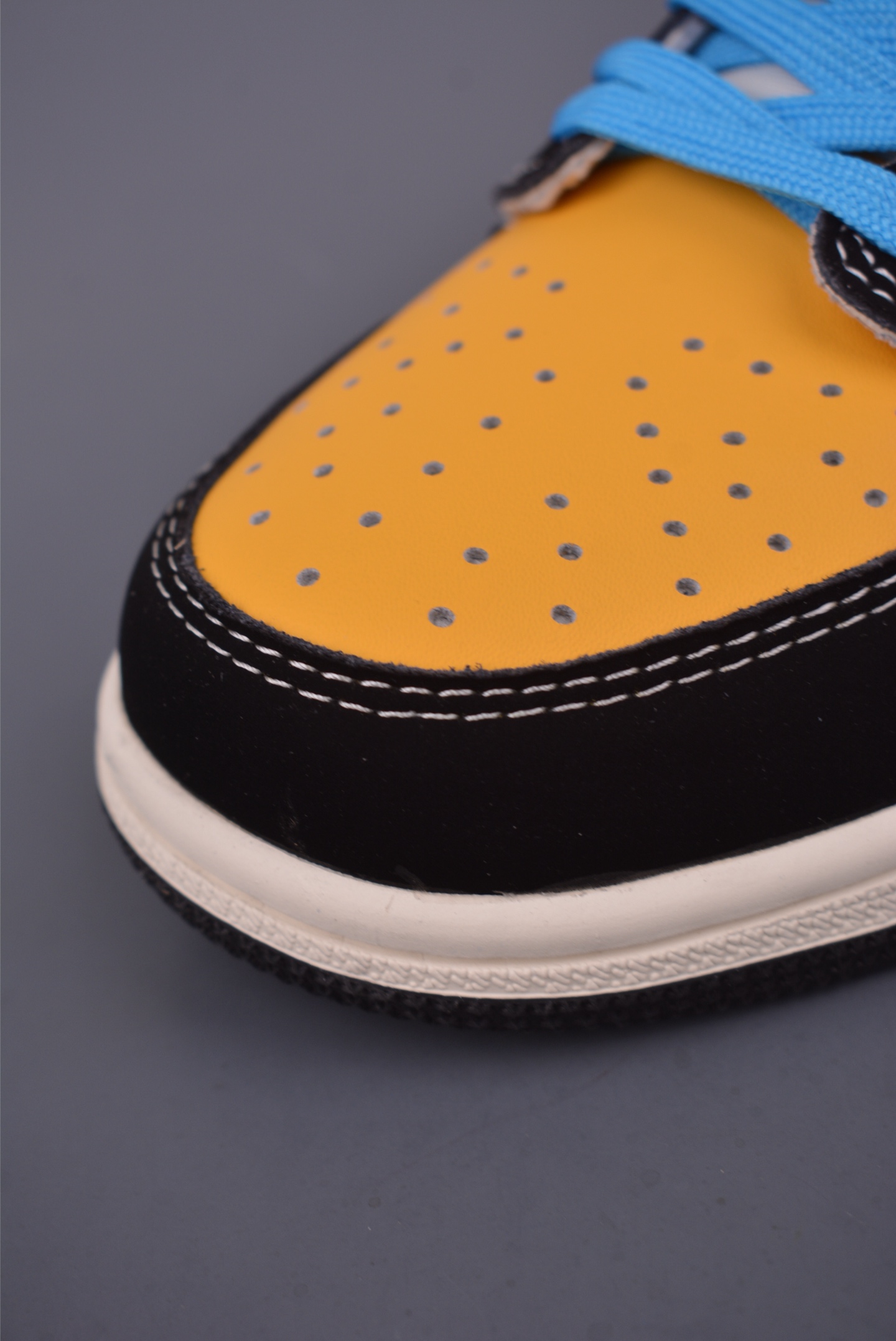 Fragment x Travis Scott x Diy Air Jordan 1 Low 三方联名倒钩 XB197933-莆田鞋,莆田鞋货源,高仿鞋,高仿鞋货源,安福档口,莆田高仿鞋,莆田鞋批发,高仿鞋批发,莆田高仿运动鞋,高仿运动鞋,莆田运动鞋 Fragment x Travis Scott x Diy Air Jordan 1 Low 三方联名倒钩 XB197933