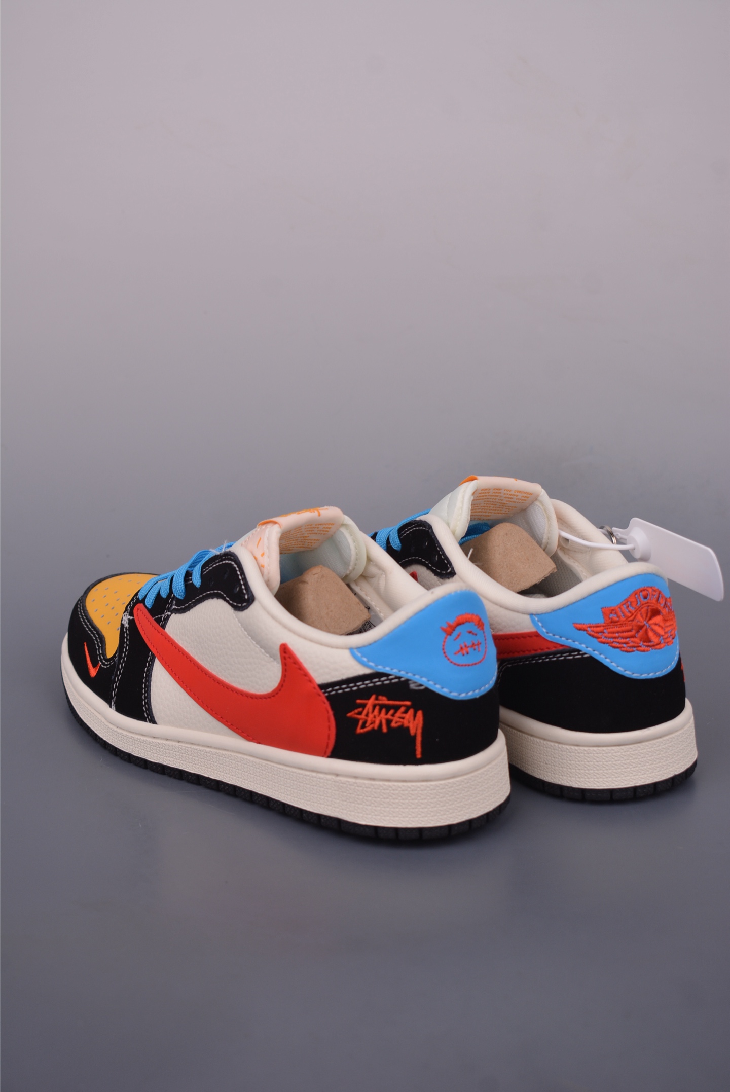Fragment x Travis Scott x Diy Air Jordan 1 Low 三方联名倒钩 XB197933-莆田鞋,莆田鞋货源,高仿鞋,高仿鞋货源,安福档口,莆田高仿鞋,莆田鞋批发,高仿鞋批发,莆田高仿运动鞋,高仿运动鞋,莆田运动鞋 Fragment x Travis Scott x Diy Air Jordan 1 Low 三方联名倒钩 XB197933