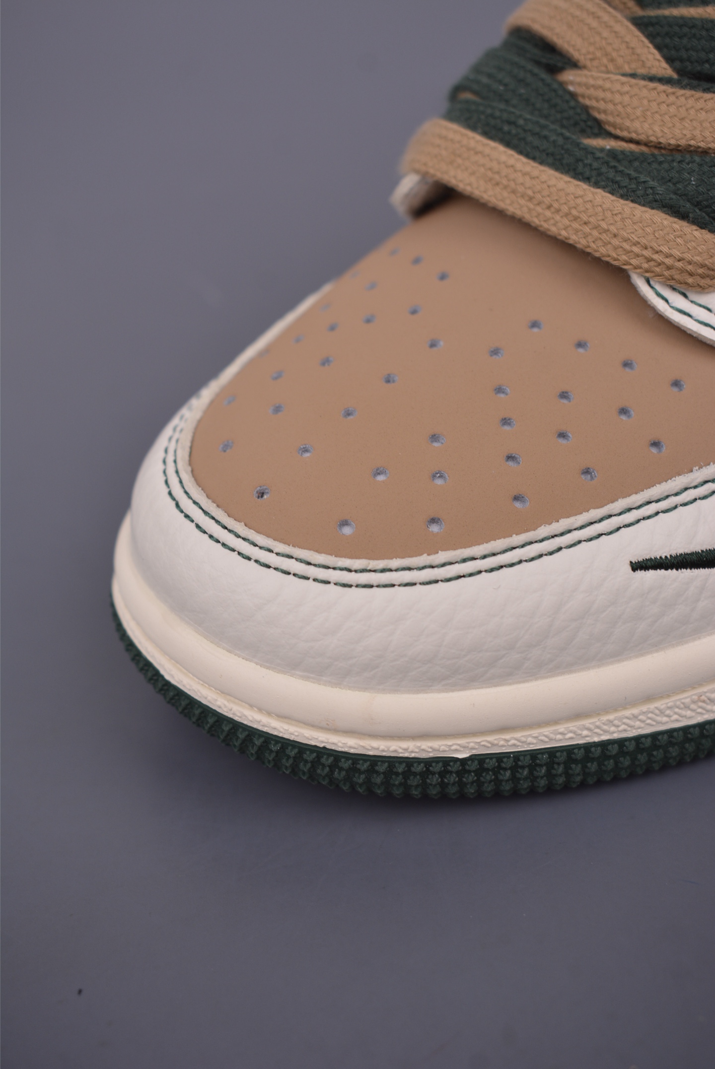 Gucci Air Jordan 1 Low Sneakers - Fashionable Comfort and Iconic Design 7 i1749767919135 153 0 5