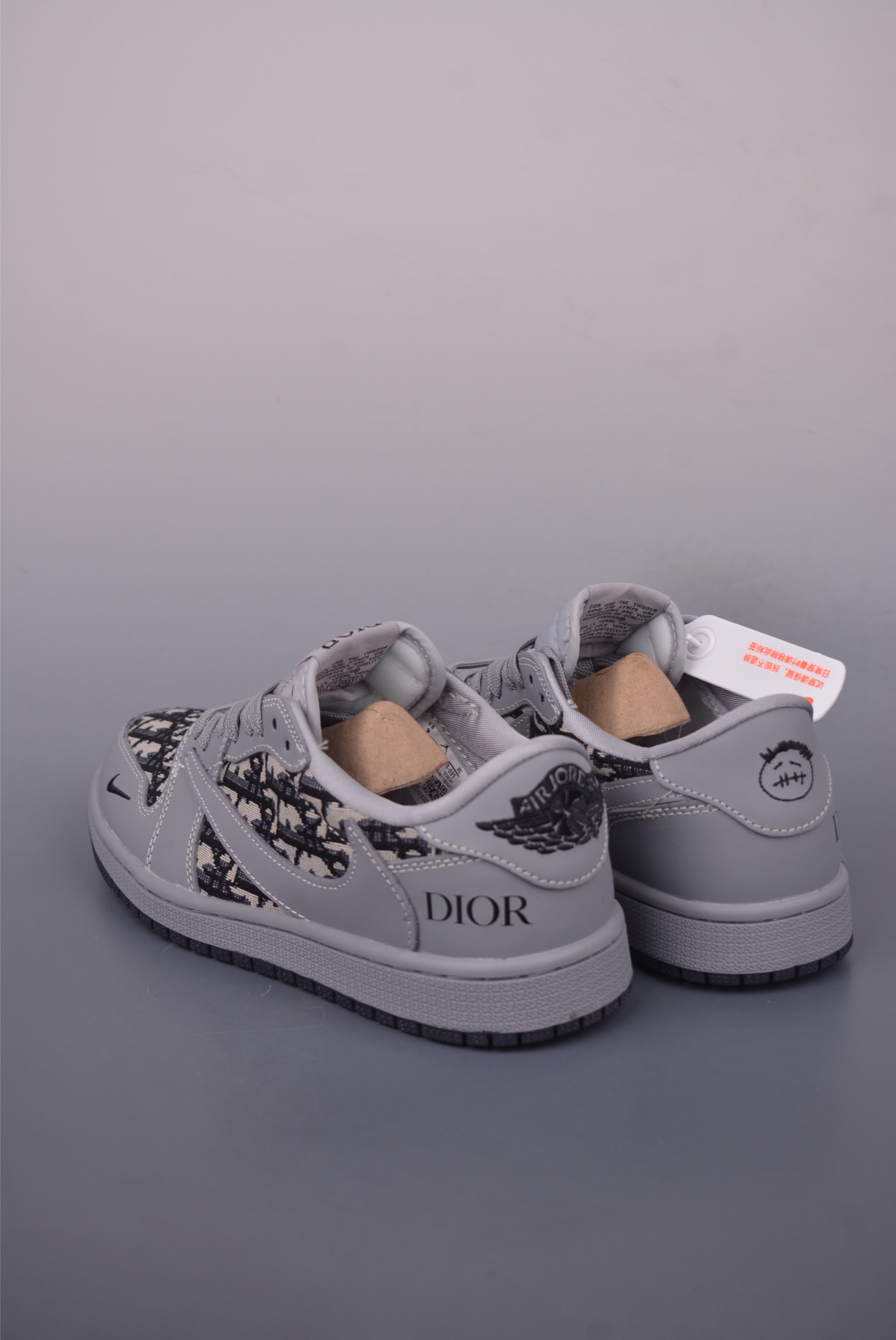 Dior Air Jordan 1 Low: Stylish, comfortable sneakers with iconic Dior design. 3 i1749768044270 4840 0 1