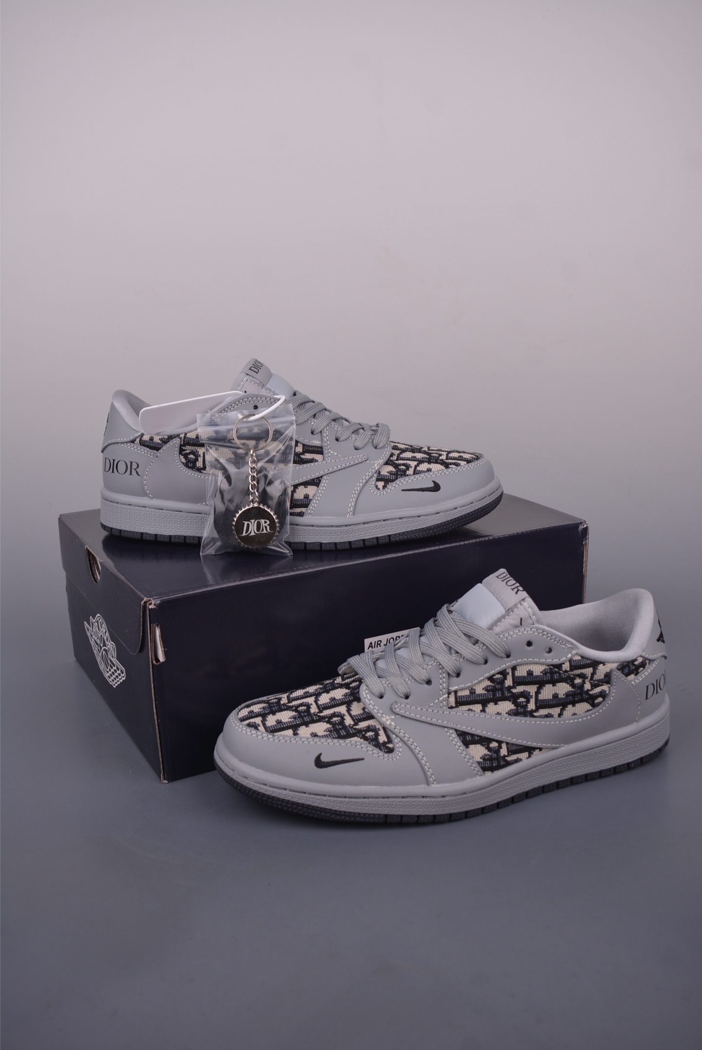 Dior Air Jordan 1 Low: Stylish, comfortable sneakers with iconic Dior design. 6 i1749768044314 7451 0 4