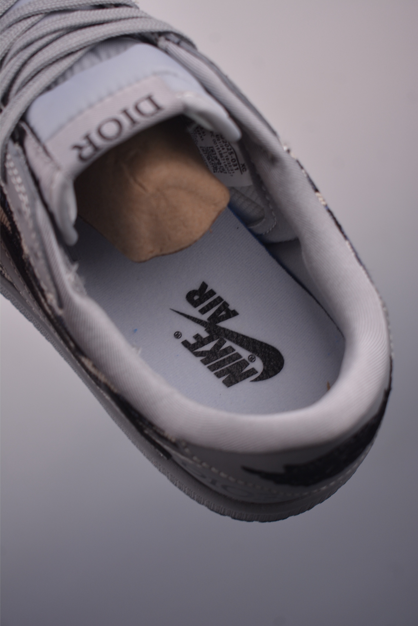 Dior Air Jordan 1 Low: Stylish, comfortable sneakers with iconic Dior design. 10 i1749768048090 8786 0 8
