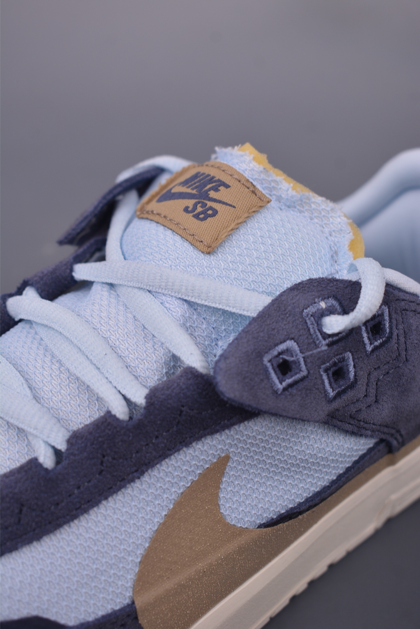 Nike SB Day One Low-Top Skateboarding Shoes with Air Zoom Cushioning 8 i1749768088702 7290 0 6