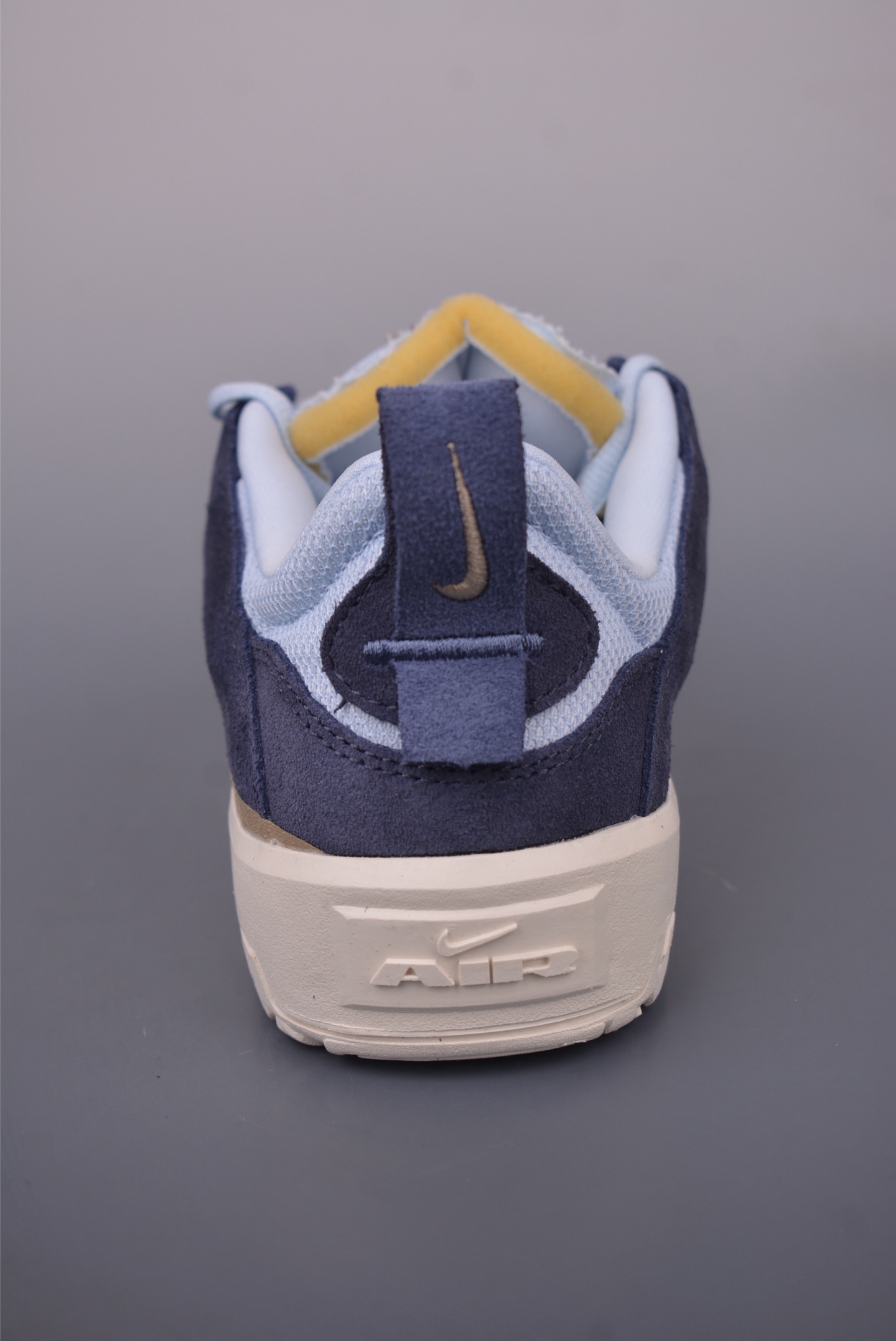 Nike SB Day One Low-Top Skateboarding Shoes with Air Zoom Cushioning 5 i1749768088748 3237 0 3