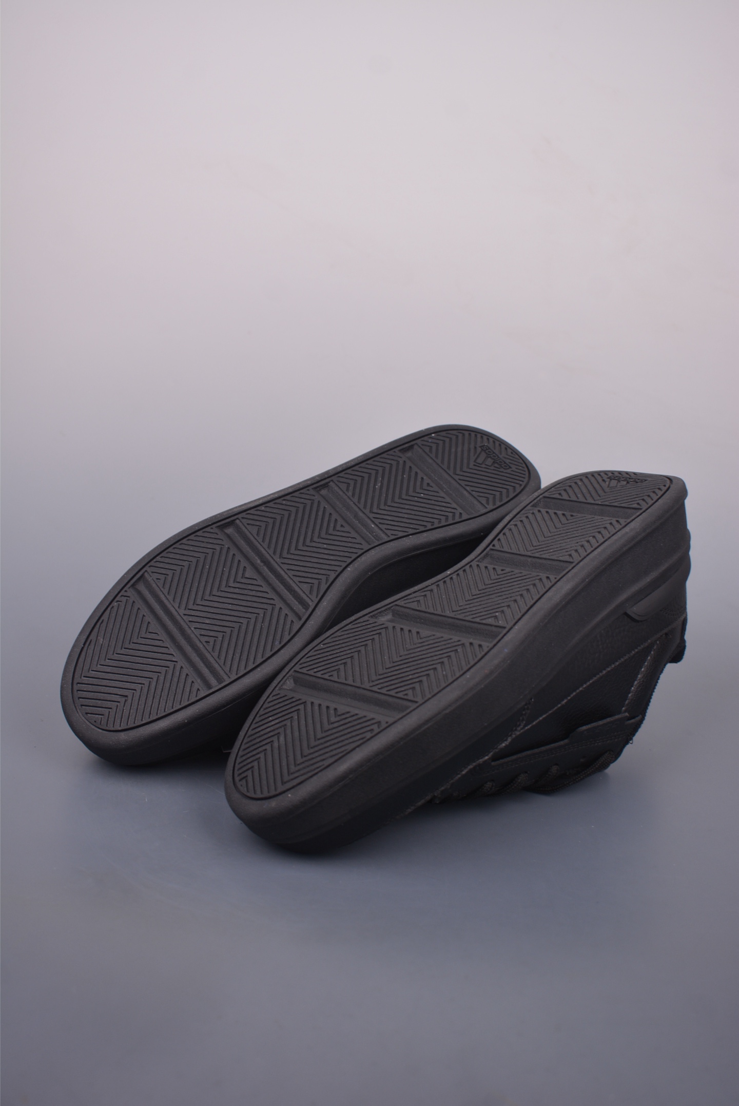 Adidas Aspyre Low-Top Sneakers - Comfortable, Durable, and Stylish Design 4 i1749850860594 4594 0 2