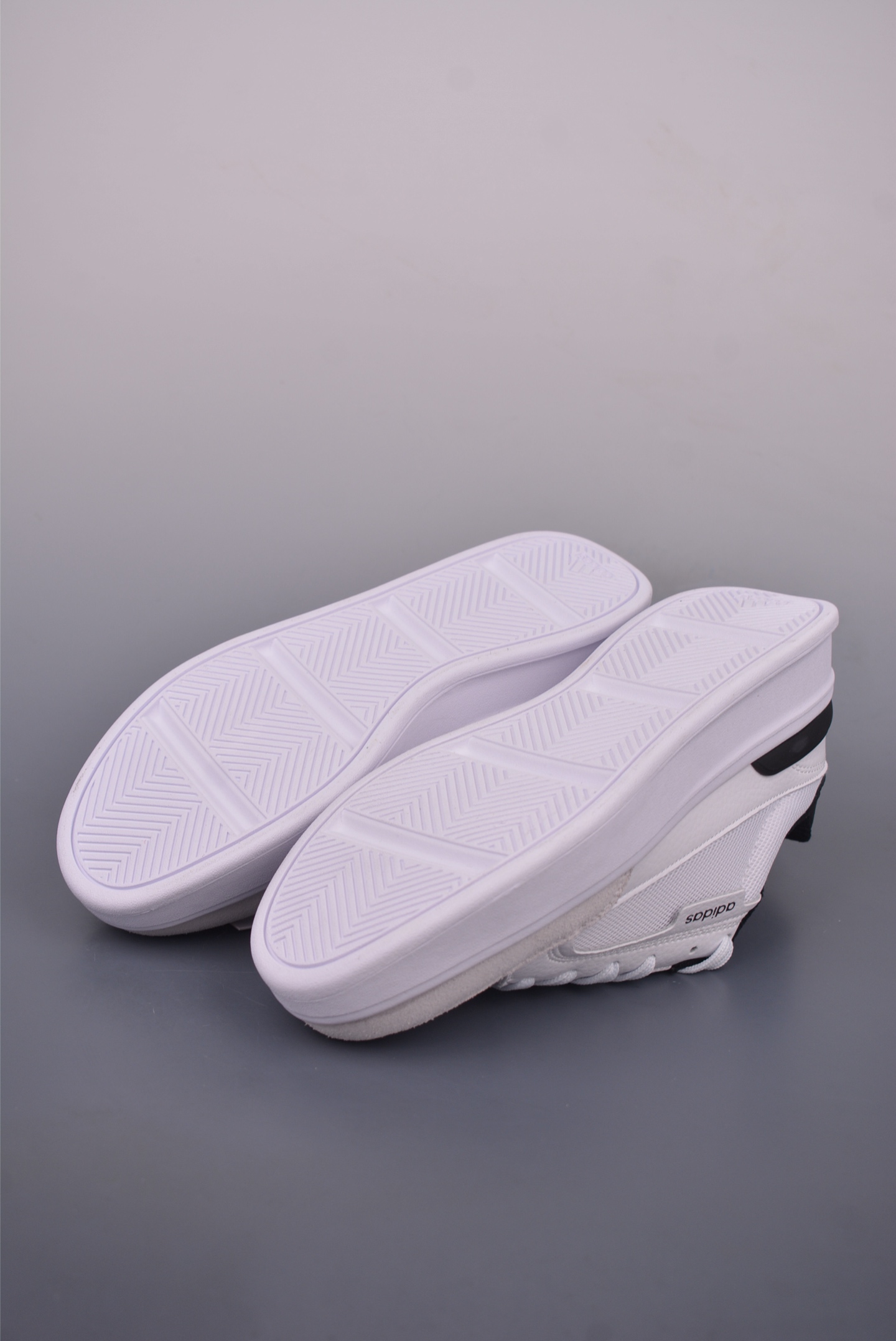 Adidas Aspyre Low-Top Sneakers - Comfortable, Durable, and Stylish Walk Experience 3 i1749850880833 6217 0 2