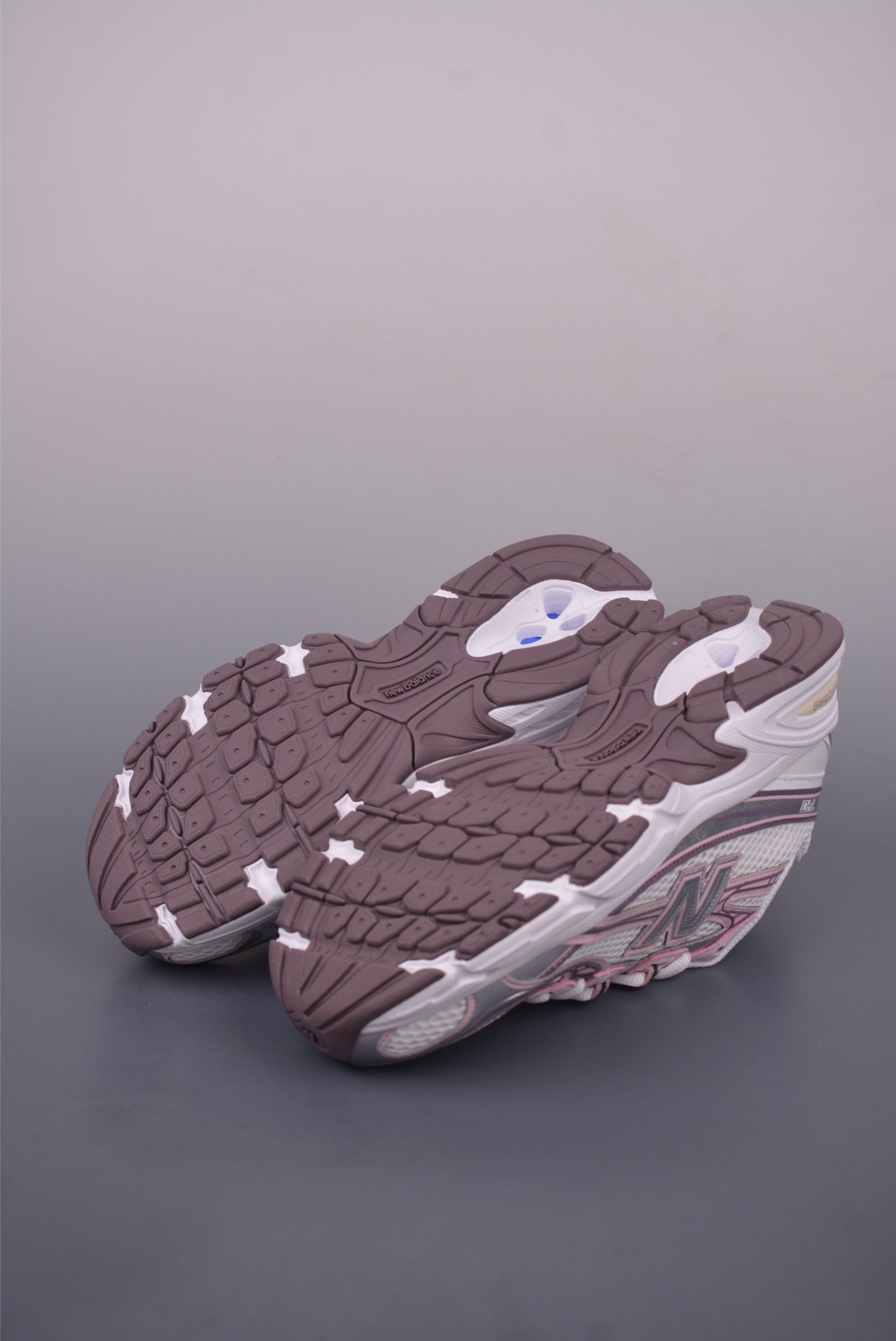 New Balance 740 Retro Running Shoes - Stylish, Comfortable, and Durable 4 i1749851092525 8894 0 2