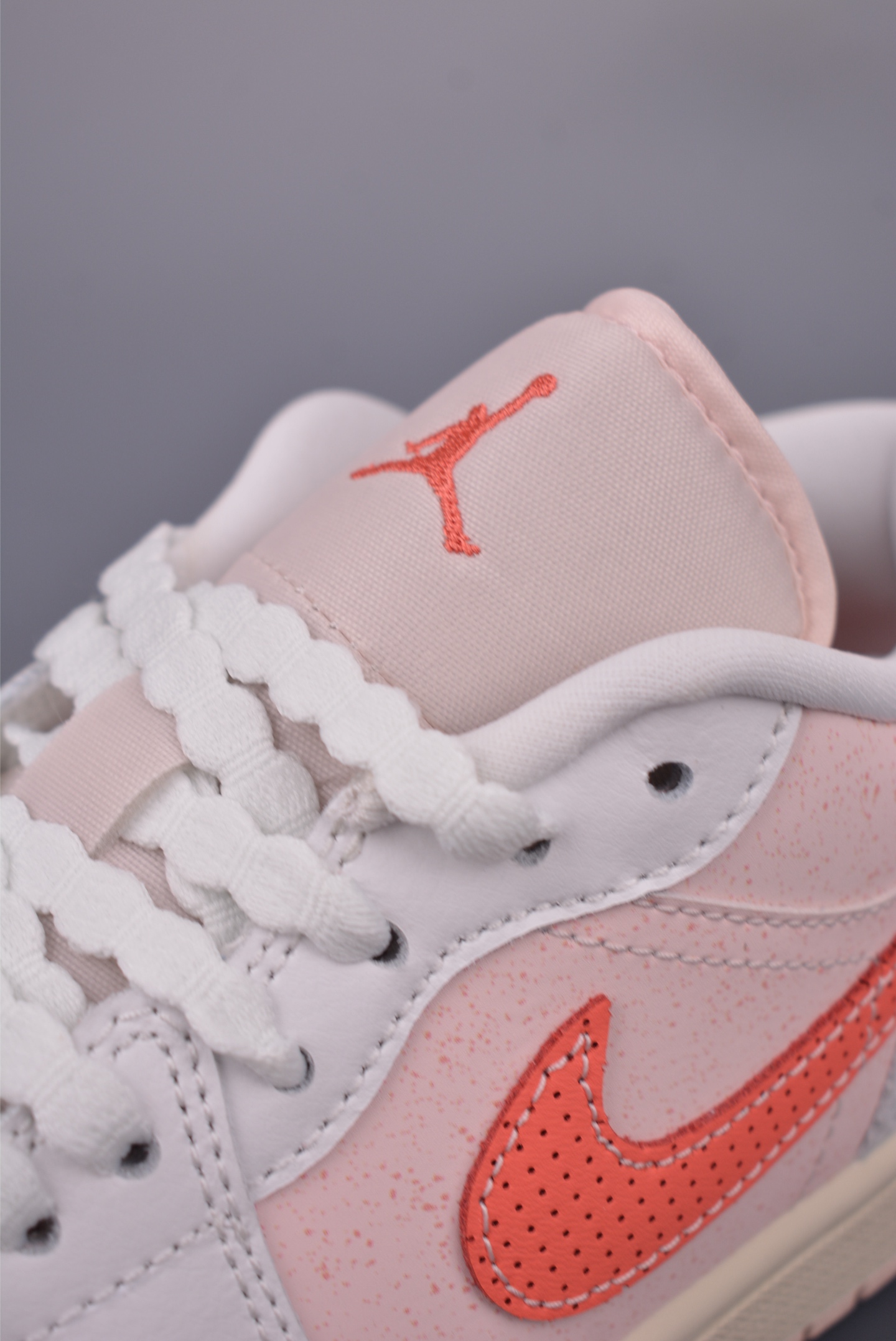 原装裸鞋级 市面最高工艺产物 Air Jordan 1 Low白粉 IB8156-133