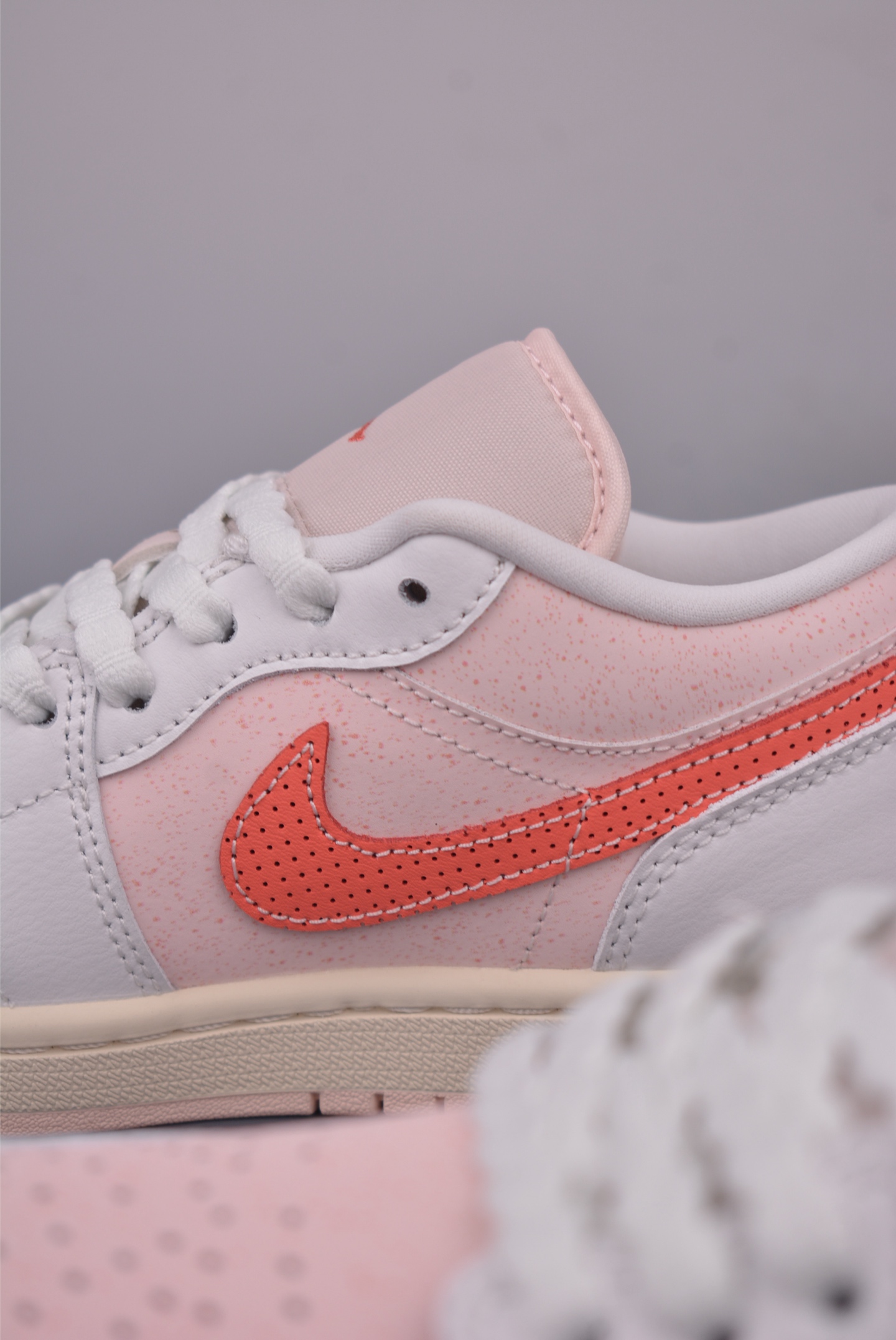 原装裸鞋级 市面最高工艺产物 Air Jordan 1 Low白粉 IB8156-133