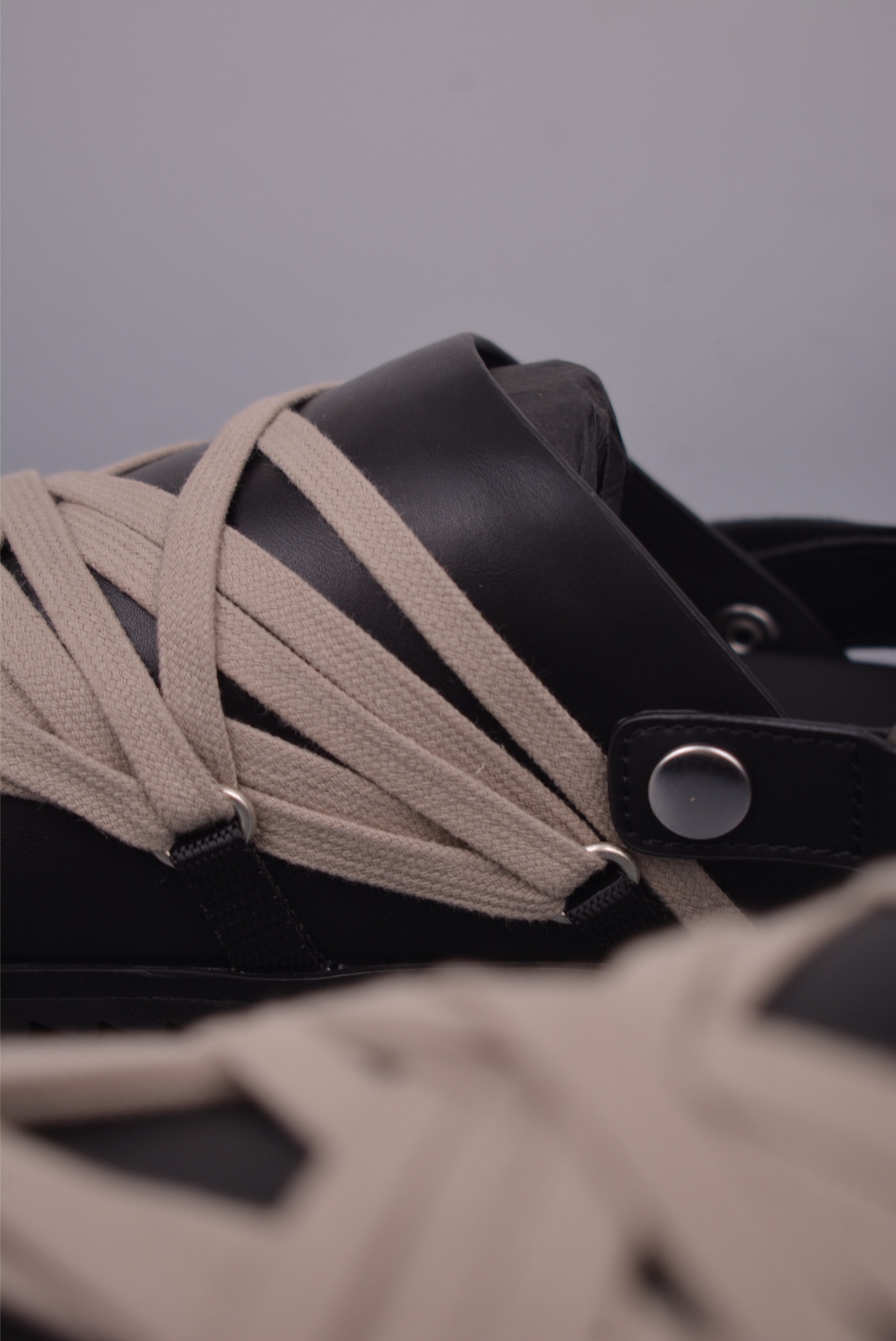 Rick Owens RO Mega 瑞克·欧文斯 DRKSHDW 疯狂绑带半拖鞋 RU01E5813-莆田鞋,莆田鞋货源,高仿鞋,高仿鞋货源,安福档口,莆田高仿鞋,莆田鞋批发,高仿鞋批发,莆田高仿运动鞋,高仿运动鞋,莆田运动鞋 Rick Owens RO Mega 瑞克·欧文斯 DRKSHDW 疯狂绑带半拖鞋 RU01E5813