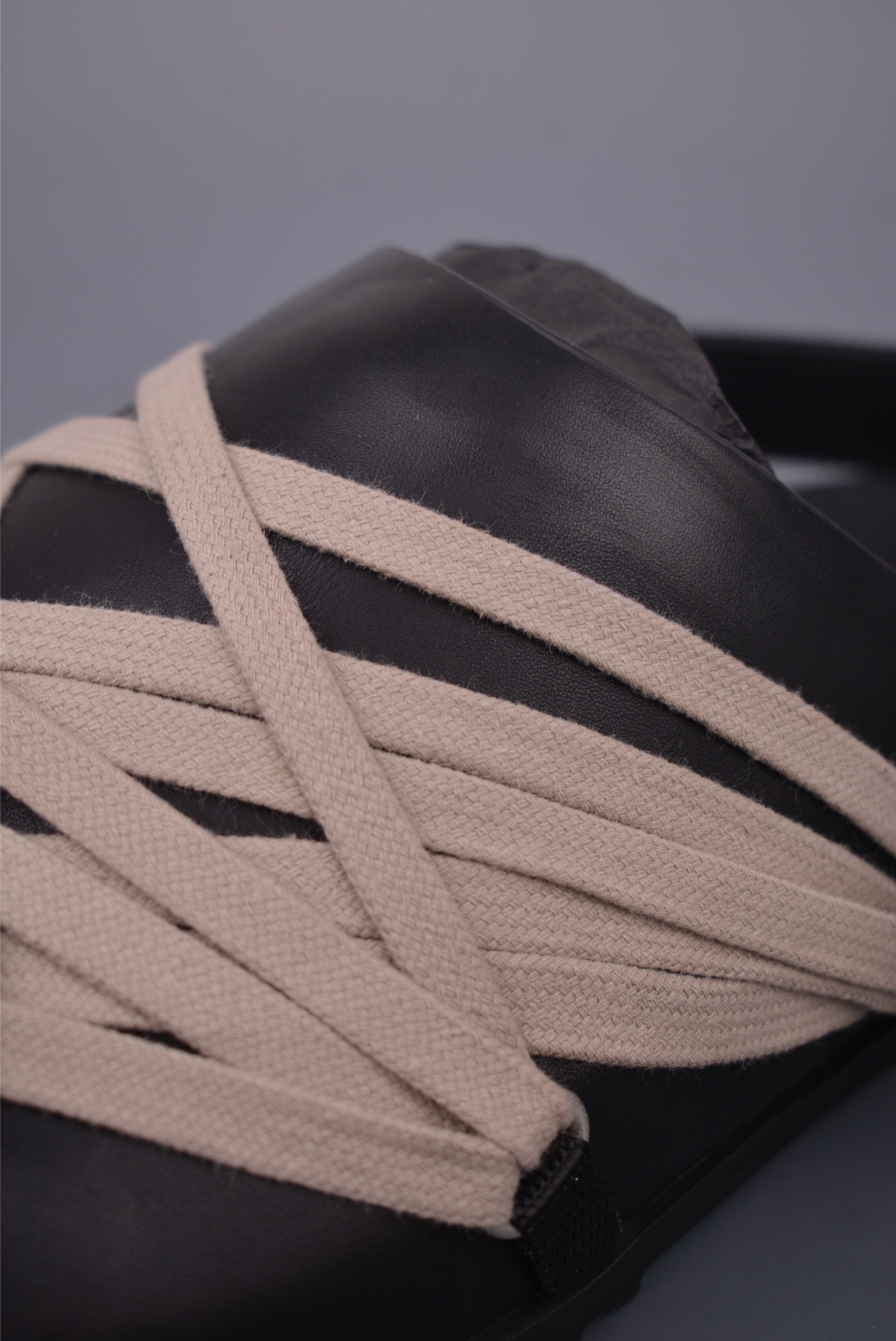 Rick Owens RO Mega 瑞克·欧文斯 DRKSHDW 疯狂绑带半拖鞋 RU01E5813-莆田鞋,莆田鞋货源,高仿鞋,高仿鞋货源,安福档口,莆田高仿鞋,莆田鞋批发,高仿鞋批发,莆田高仿运动鞋,高仿运动鞋,莆田运动鞋 Rick Owens RO Mega 瑞克·欧文斯 DRKSHDW 疯狂绑带半拖鞋 RU01E5813