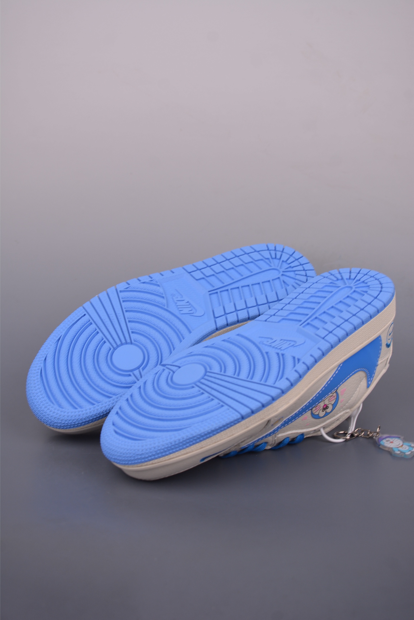 Fragment x Travis Scott x 多啦A梦 Air Jordan 1 Low 三方联名倒钩  XS2024-068