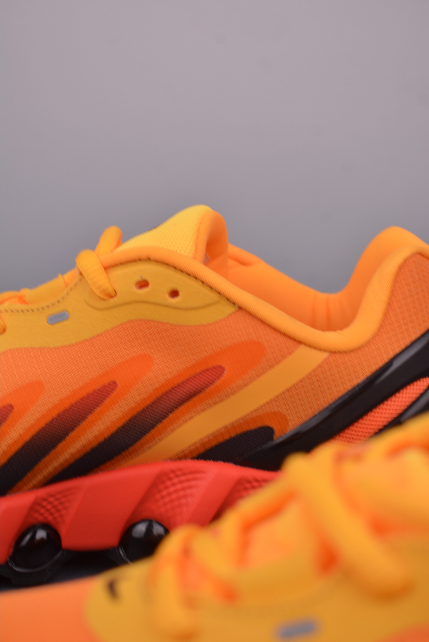 Nike Air Max DN8 Running Shoes - Full-Length Air Cushioning for Comfort 8 i1749939565892 229 0 7