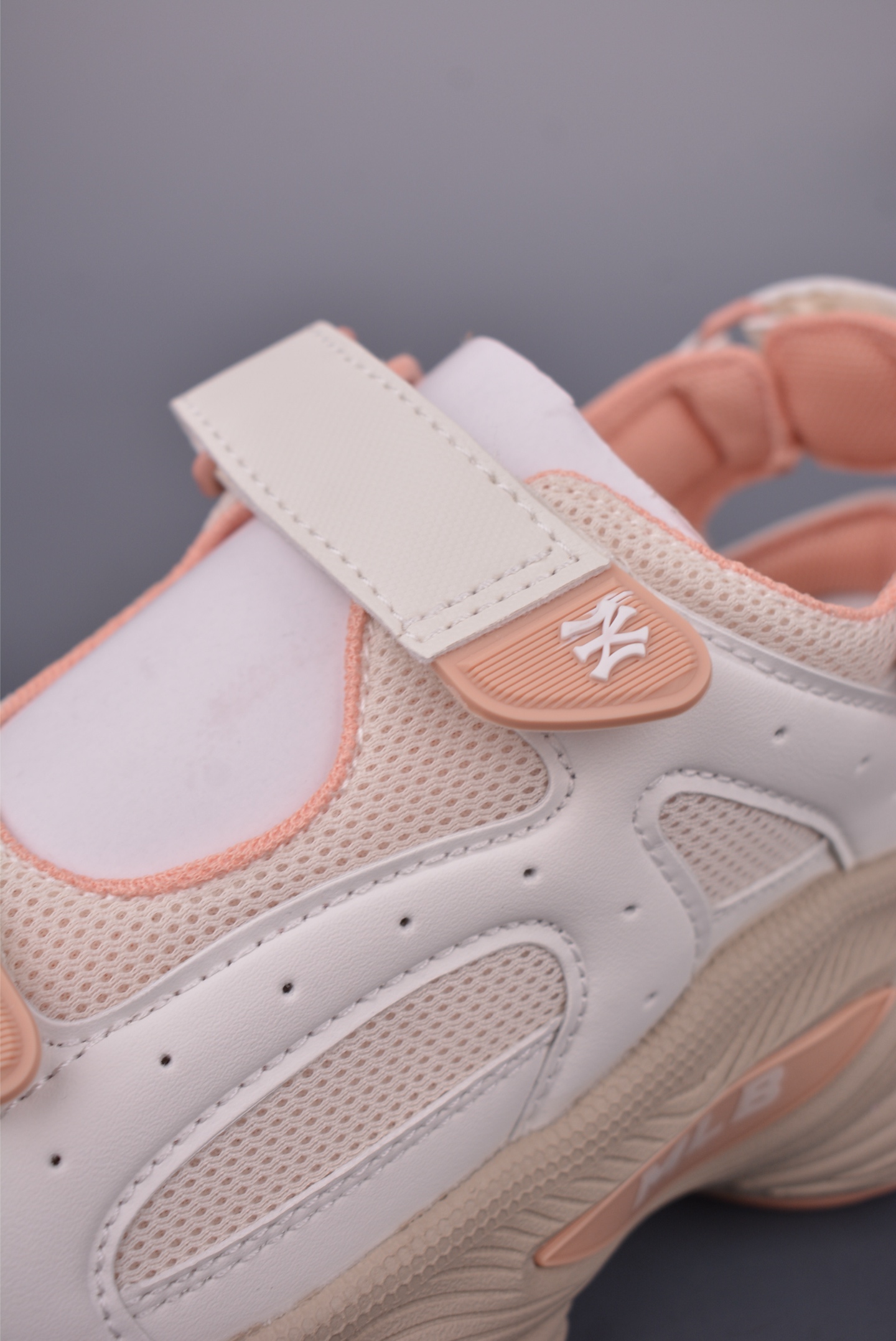 MLB Winner Chunky Mask Sandals - Fashionable Platform Shoes for Women 7 i1749939643401 9337 0 6