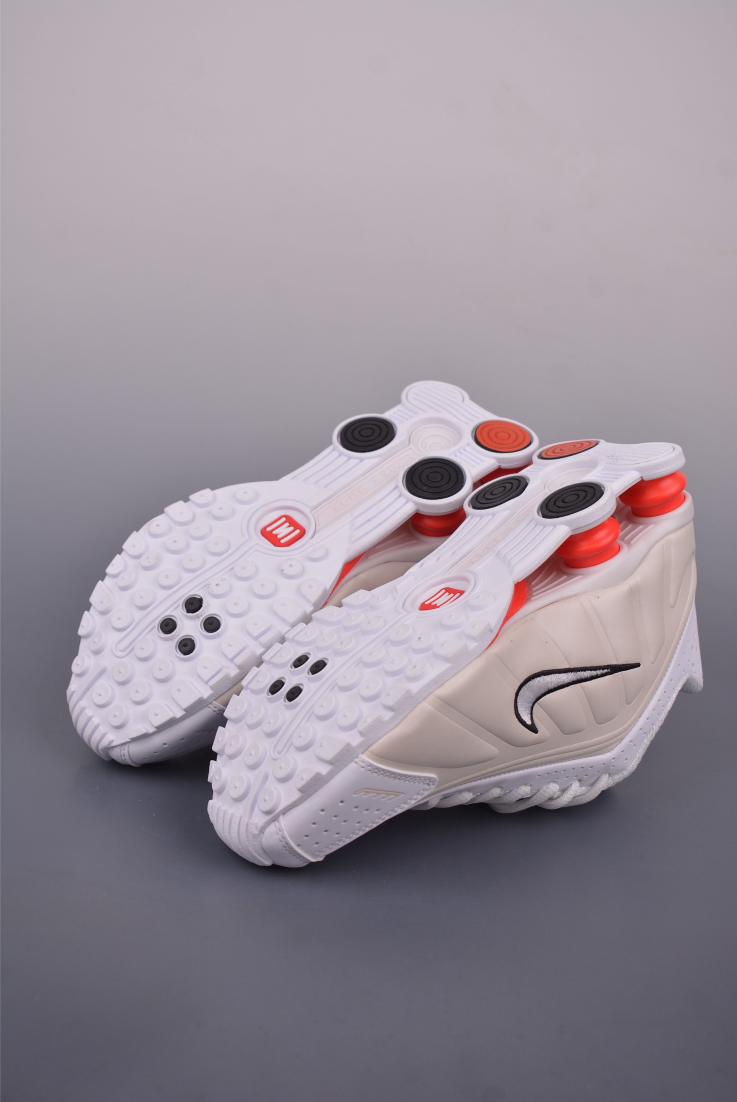Nike Shox Ride 2 SP x Supreme Running Shoes - Cushion Comfort & Style 4 i1749944623106 8443 0 2