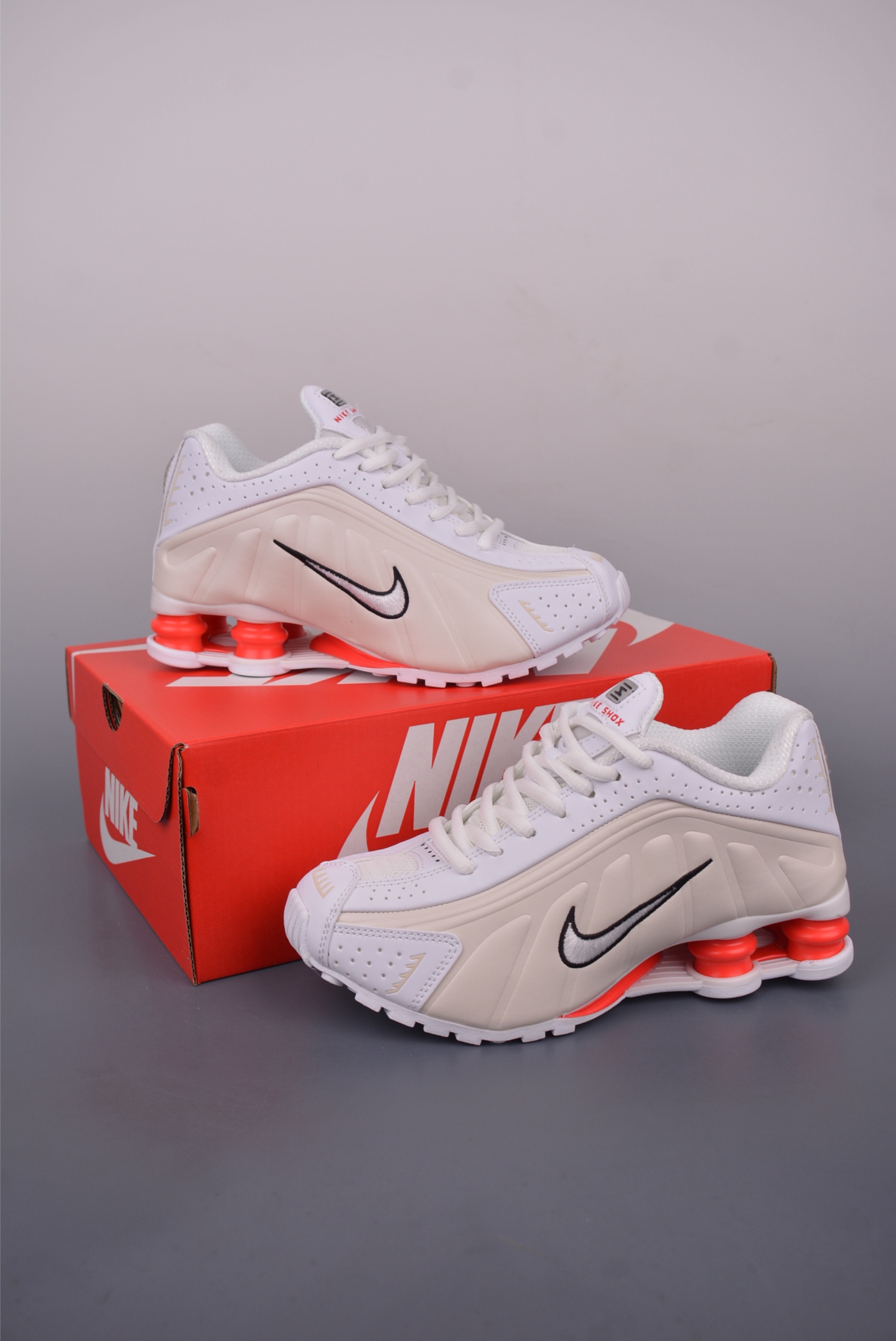 Nike Shox Ride 2 SP x Supreme Running Shoes - Cushion Comfort & Style 6 i1749944627615 3547 0 4