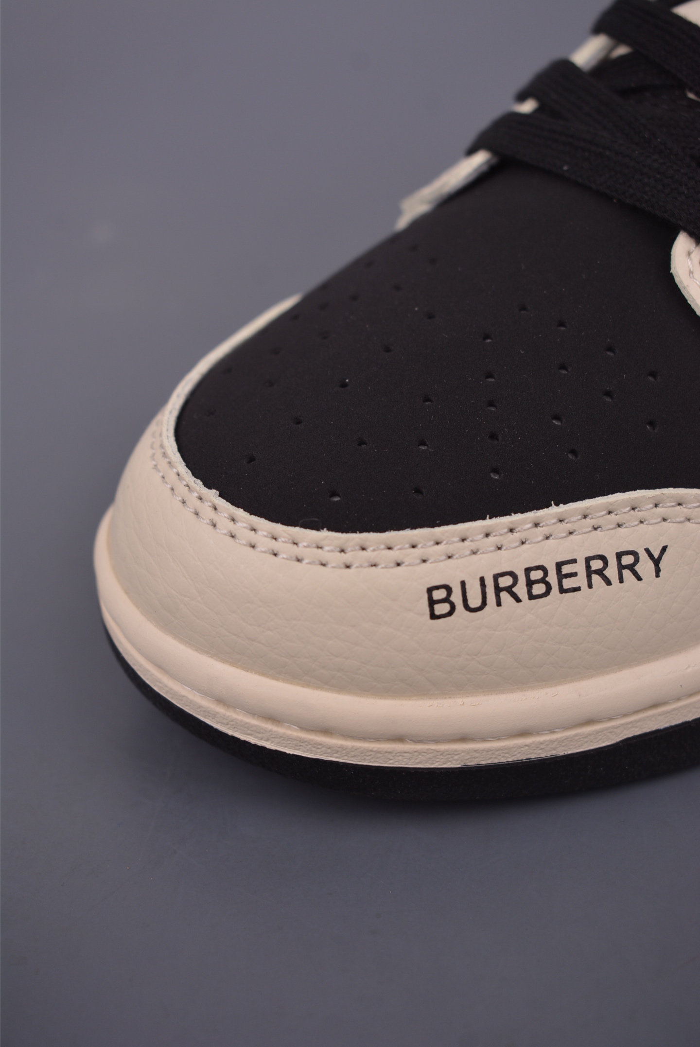 Nike SB Dunk Low Burberry: Premium Leather, Exclusive Design, and Perfect Comfort 6 i1749944706990 4511 0 5