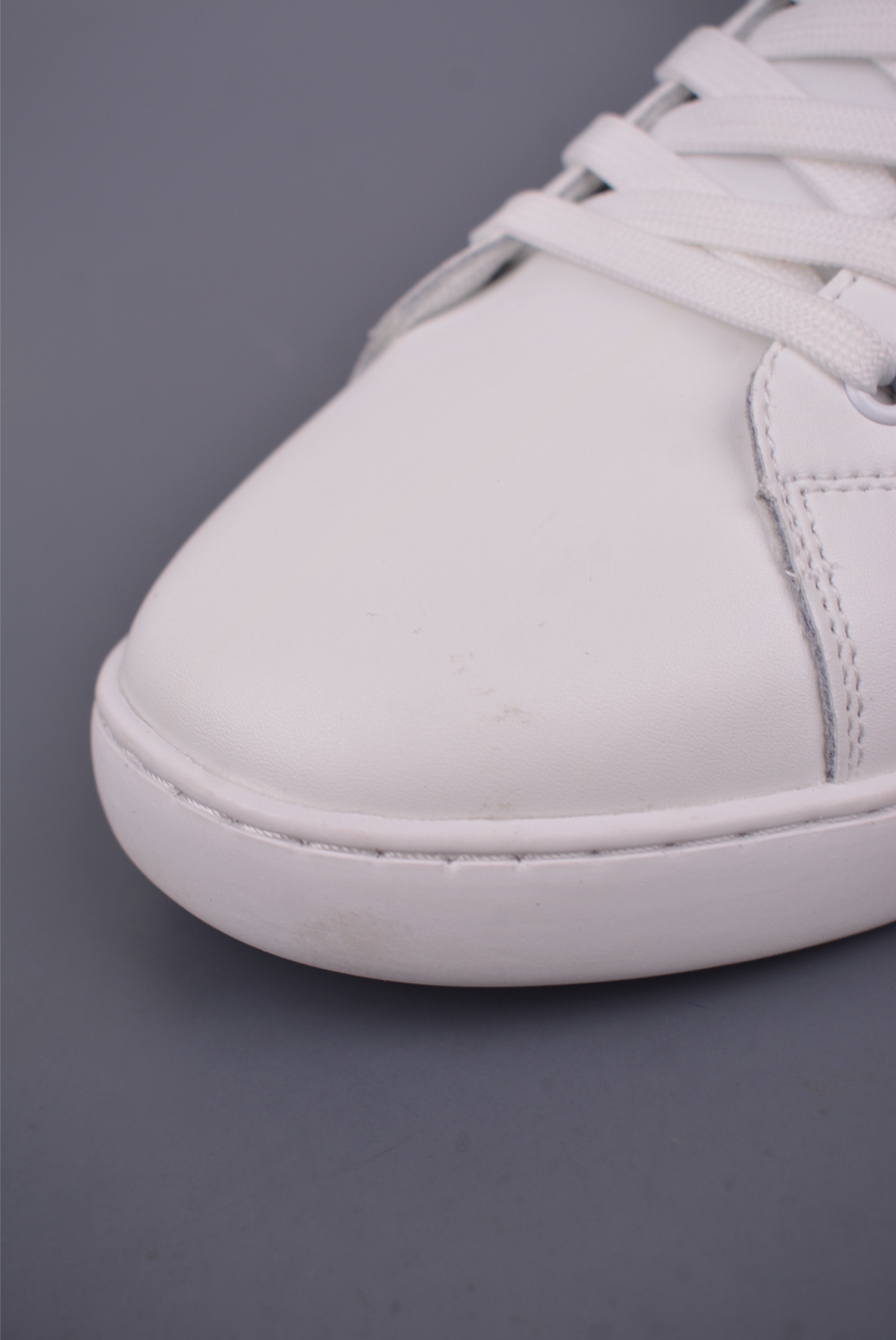 Fendi Men's Low-Top Leather Fashion Sneakers - Casual Style & Comfort 7 i1749944873877 328 0 5