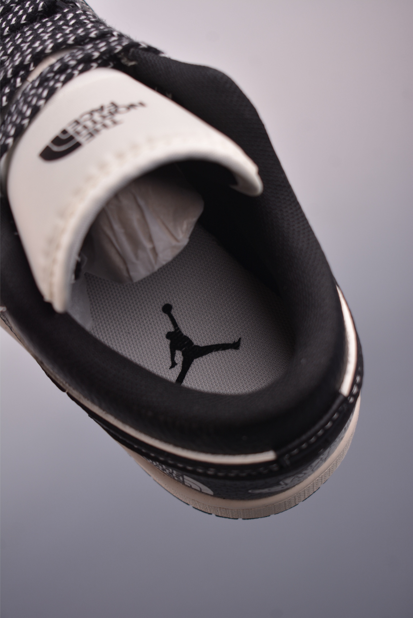 Nike Air Jordan 1 DIY Low-Top Sneakers, Black/White, Unisex 9 i1749945014416 3684 0 8