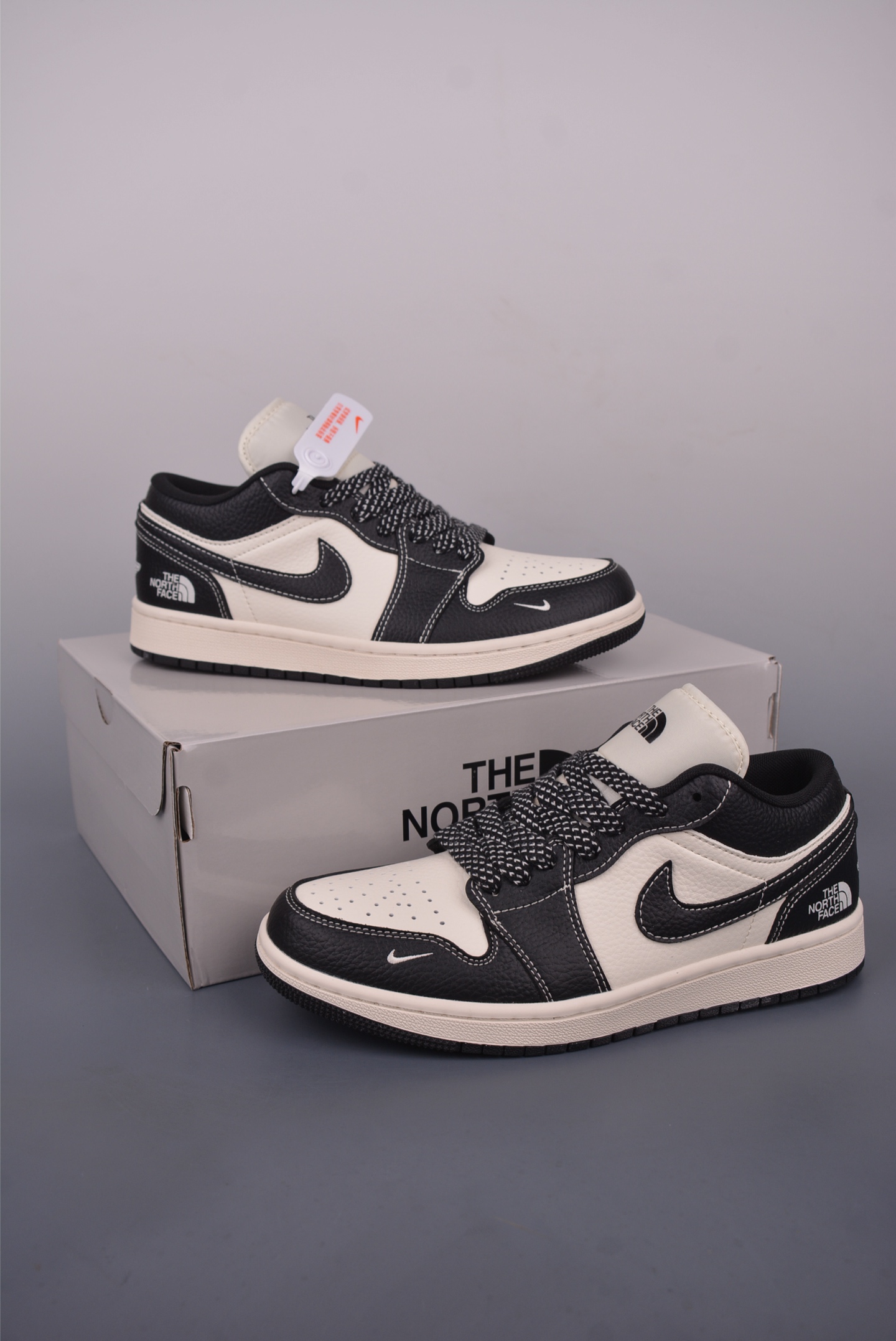 Nike Air Jordan 1 DIY Low-Top Sneakers, Black/White, Unisex 5 i1749945014430 3969 0 4