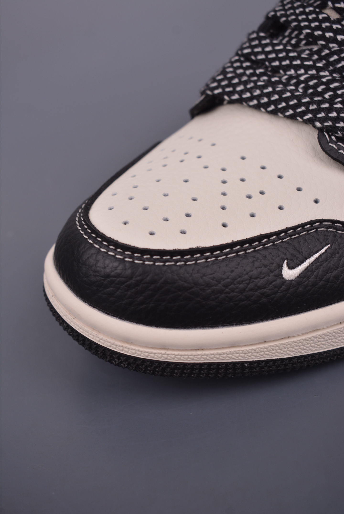 Nike Air Jordan 1 DIY Low-Top Sneakers, Black/White, Unisex 6 i1749945014467 7879 0 5