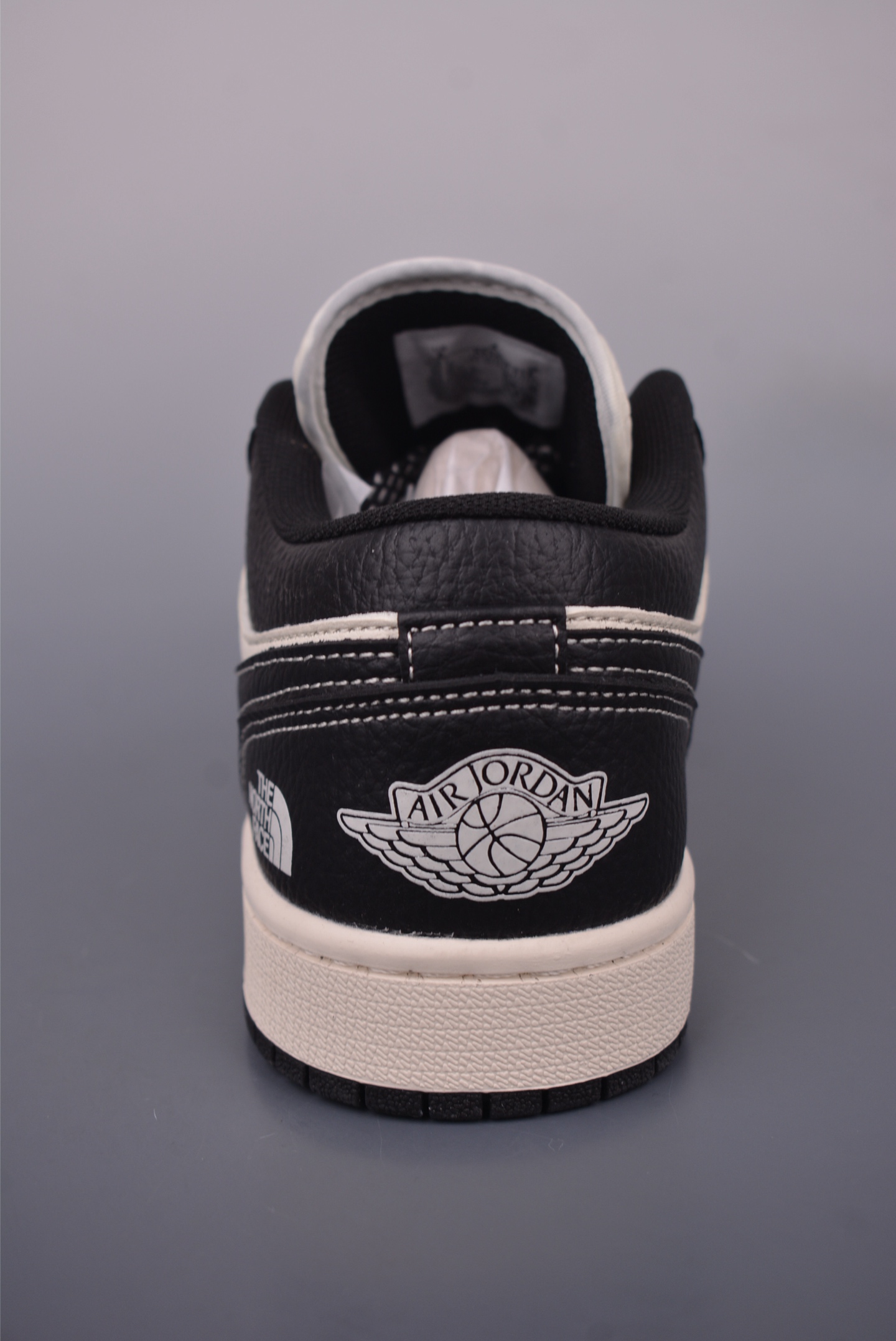 Nike Air Jordan 1 DIY Low-Top Sneakers, Black/White, Unisex 4 i1749945018765 1673 0 3