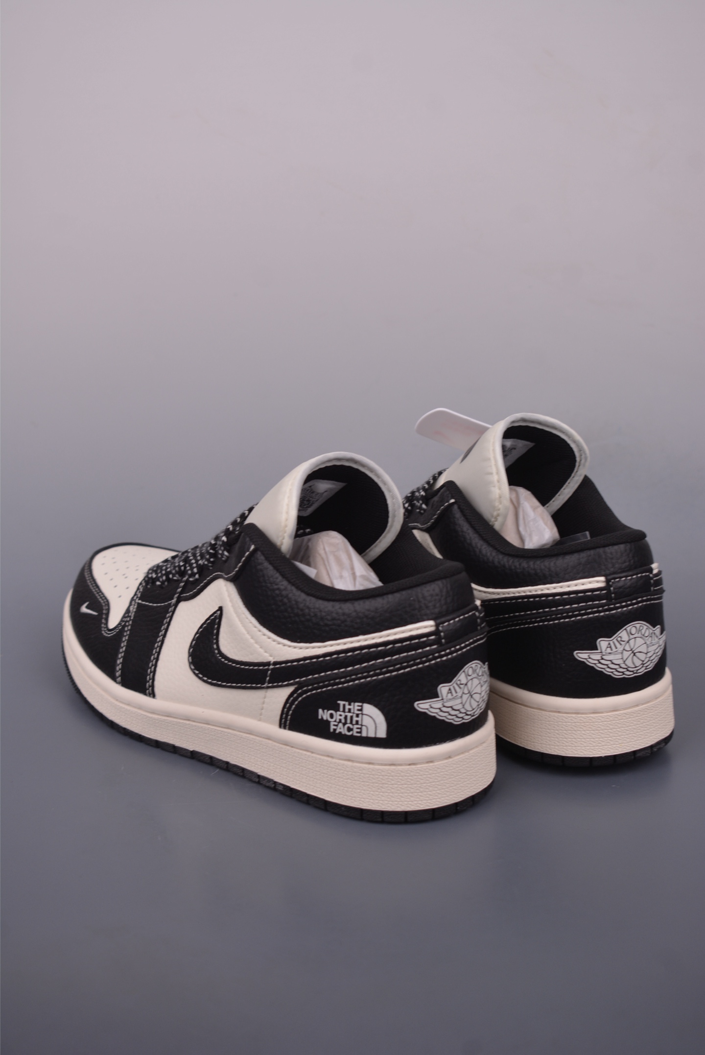 Nike Air Jordan 1 DIY Low-Top Sneakers, Black/White, Unisex 2 i1749945018767 5611 0 1