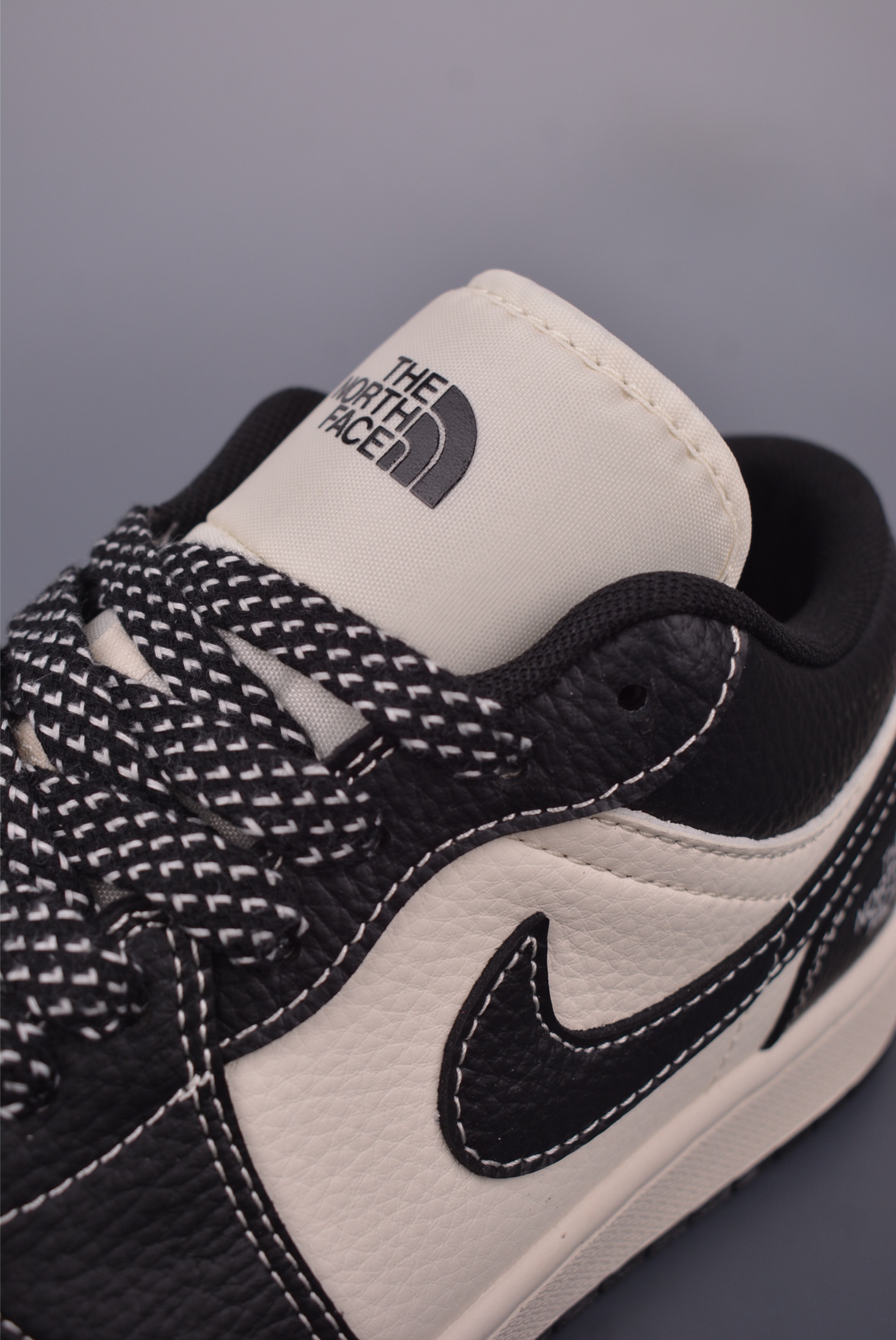 Nike Air Jordan 1 DIY Low-Top Sneakers, Black/White, Unisex 7 i1749945018797 5954 0 6
