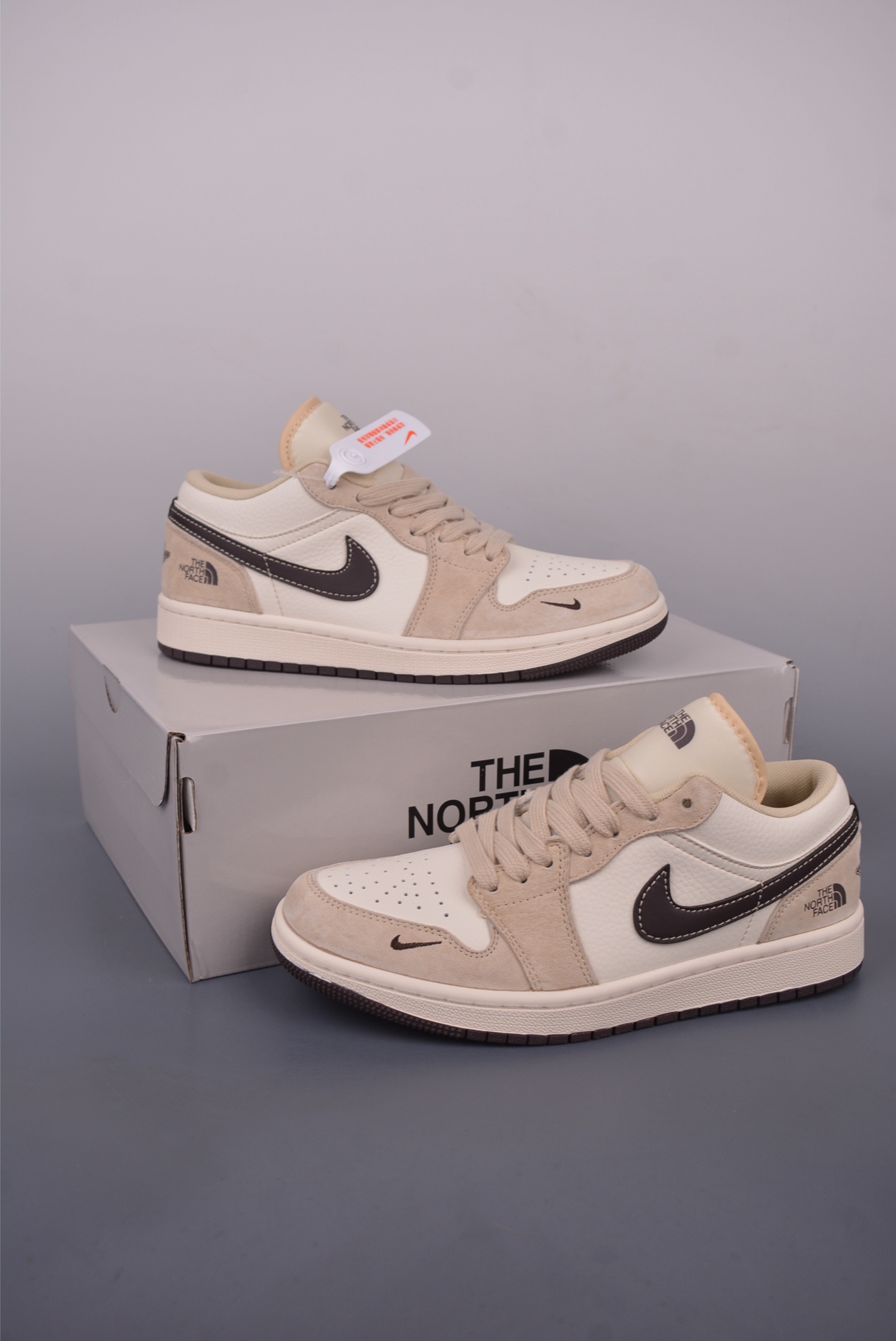 Nike Air Jordan 1 x The North Face Low DIY Sneakers 6 i1749945032365 5941 0 4