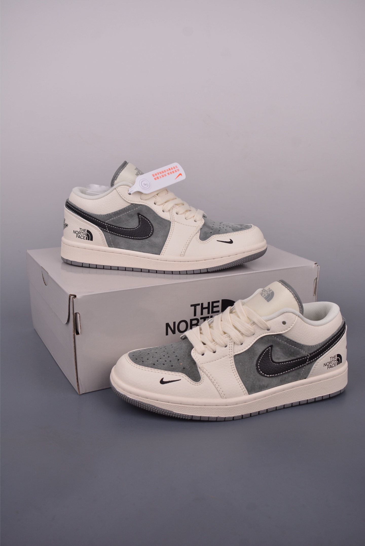 Nike Air Jordan 1 x The North Face Low DIY Sneakers 4 i1749945032392 2192 0 2