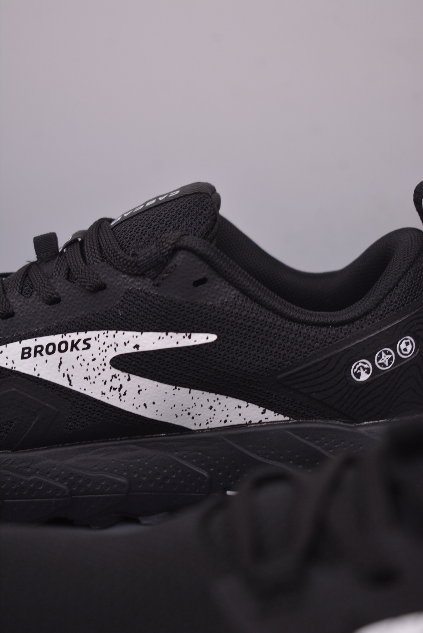 Brooks Cascadia 17: Lightweight, Breathable, and Cushioned Running Shoes 9 i1749945079472 3089 0 7