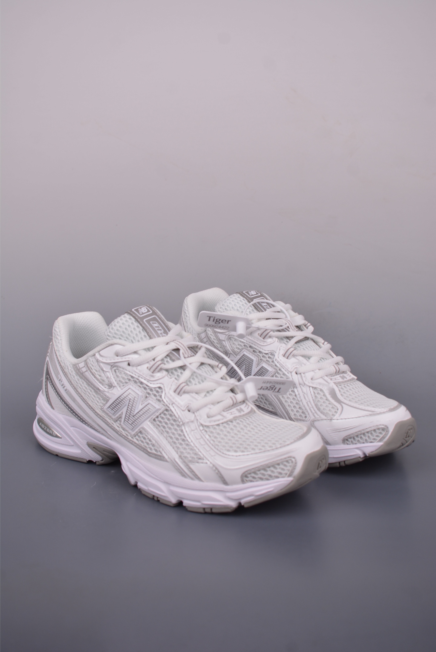 New Balance 740 Retro Running Shoes - Comfortable & Stylish Sneakers 2 i1750022039122 4721 0 0