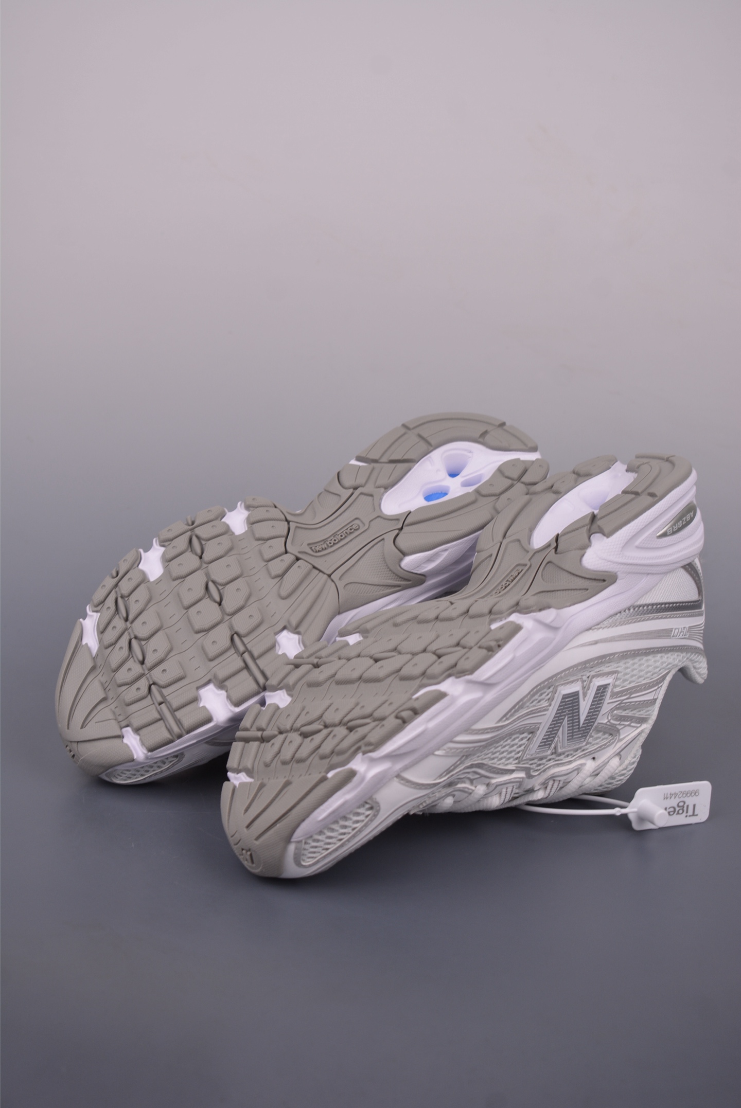New Balance 740 Retro Running Shoes - Comfortable & Stylish Sneakers 4 i1750022039138 8368 0 2