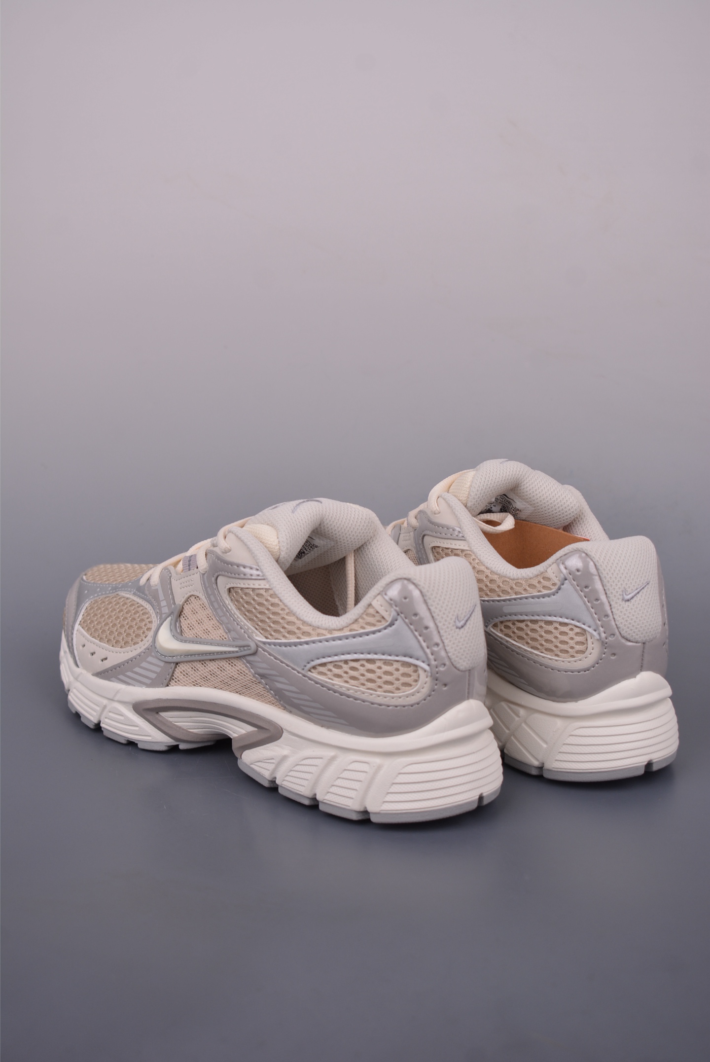 Nike V5 RNR Low-Top Running Shoes, Comfortable, Versatile, and Durable 3 i1750025395575 7975 0 1