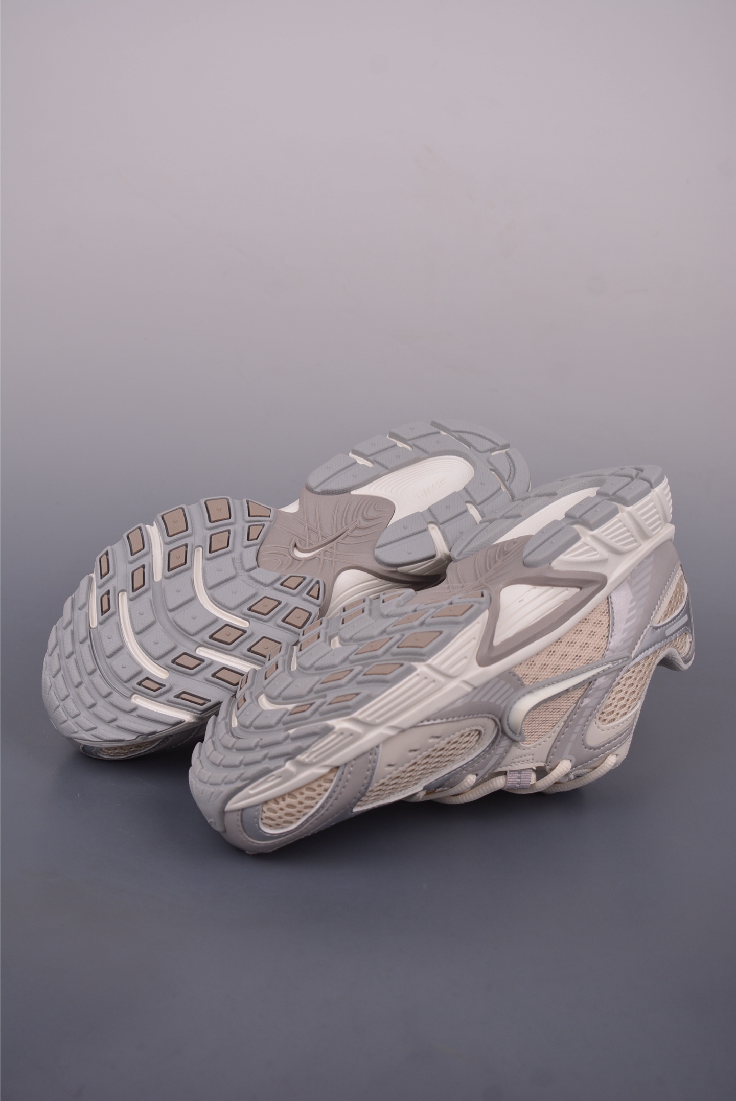 Nike V5 RNR Low-Top Running Shoes, Comfortable, Versatile, and Durable 4 i1750025395603 2048 0 2