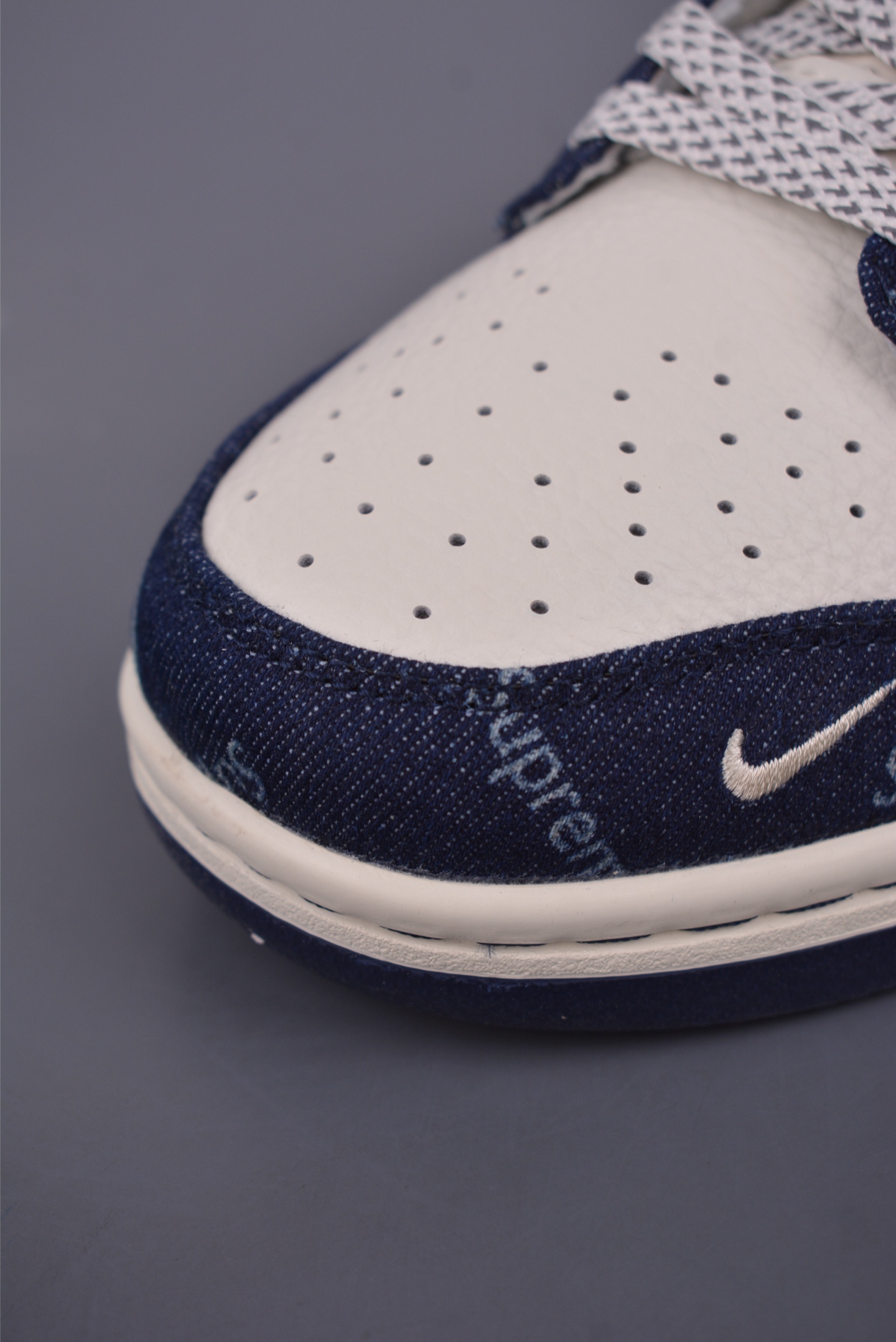 Nike SB Dunk Low Supreme Collaboration Sneakers - Premium Quality & Style 7 i1750029071864 3923 0 5