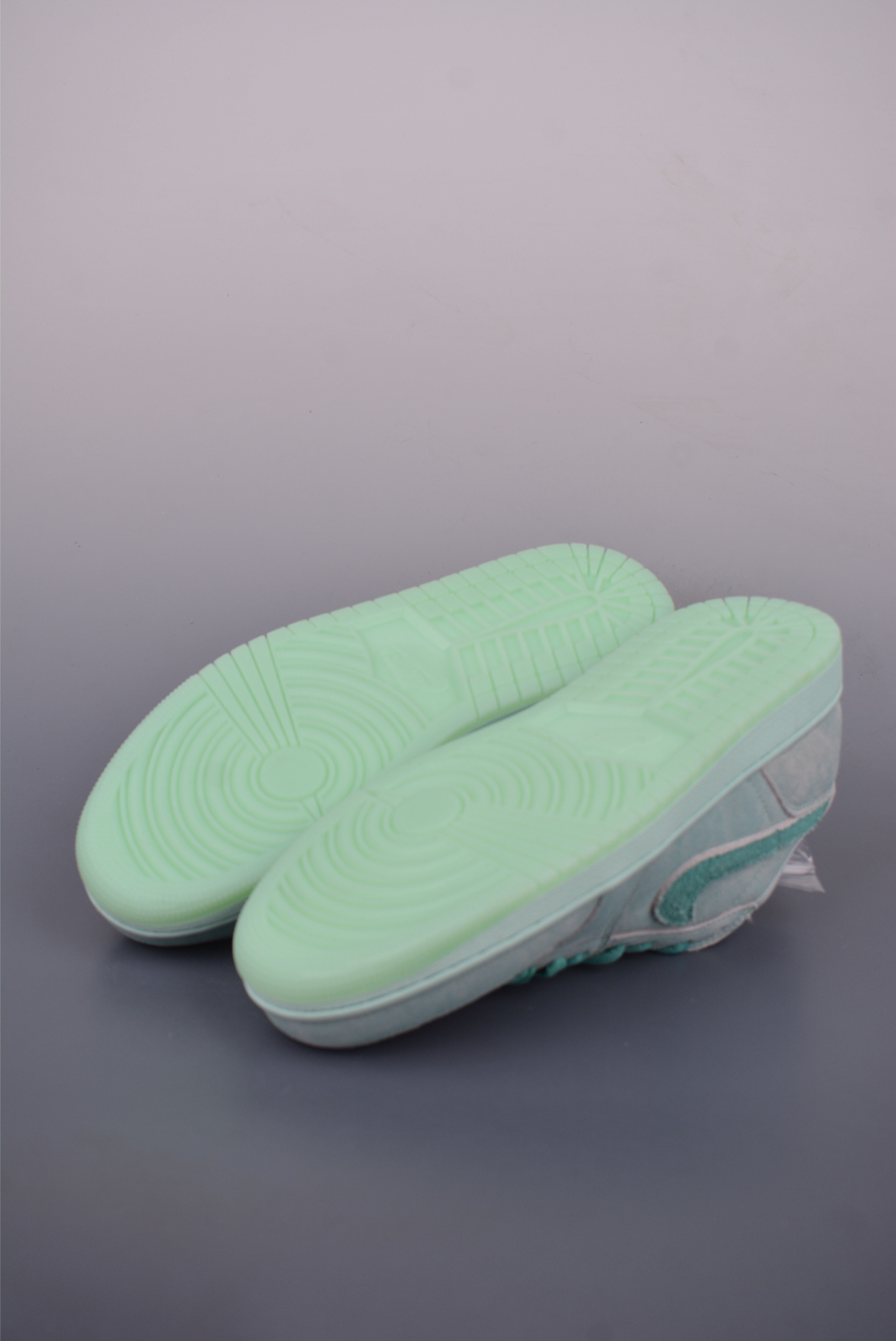 Air Jordan 1 Low Mint Green: Iconic Style, Supreme Comfort, Available Now! 3 i1750113159355 5530 0 2