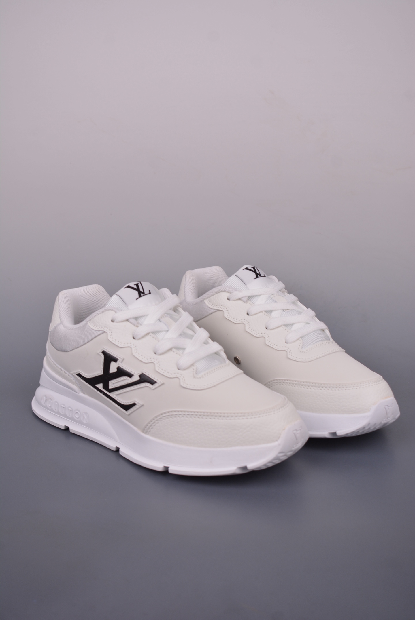 Louis Vuitton Trainer Sneaker Low White Leather Casual Shoes 1 i1750113286634 4648 0 0
