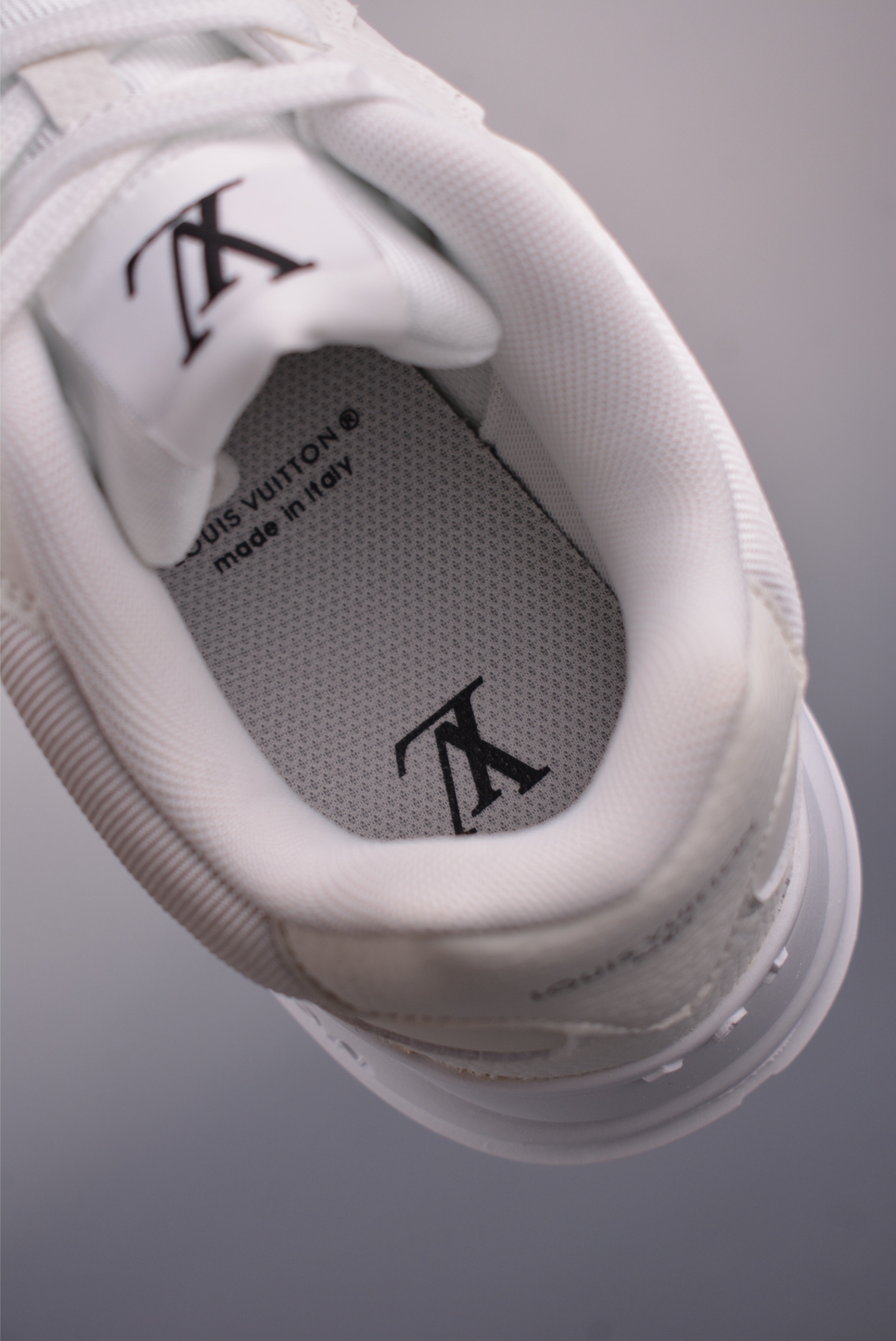 Louis Vuitton Trainer Sneaker Low White Leather Casual Shoes 8 i1750113286653 5526 0 7