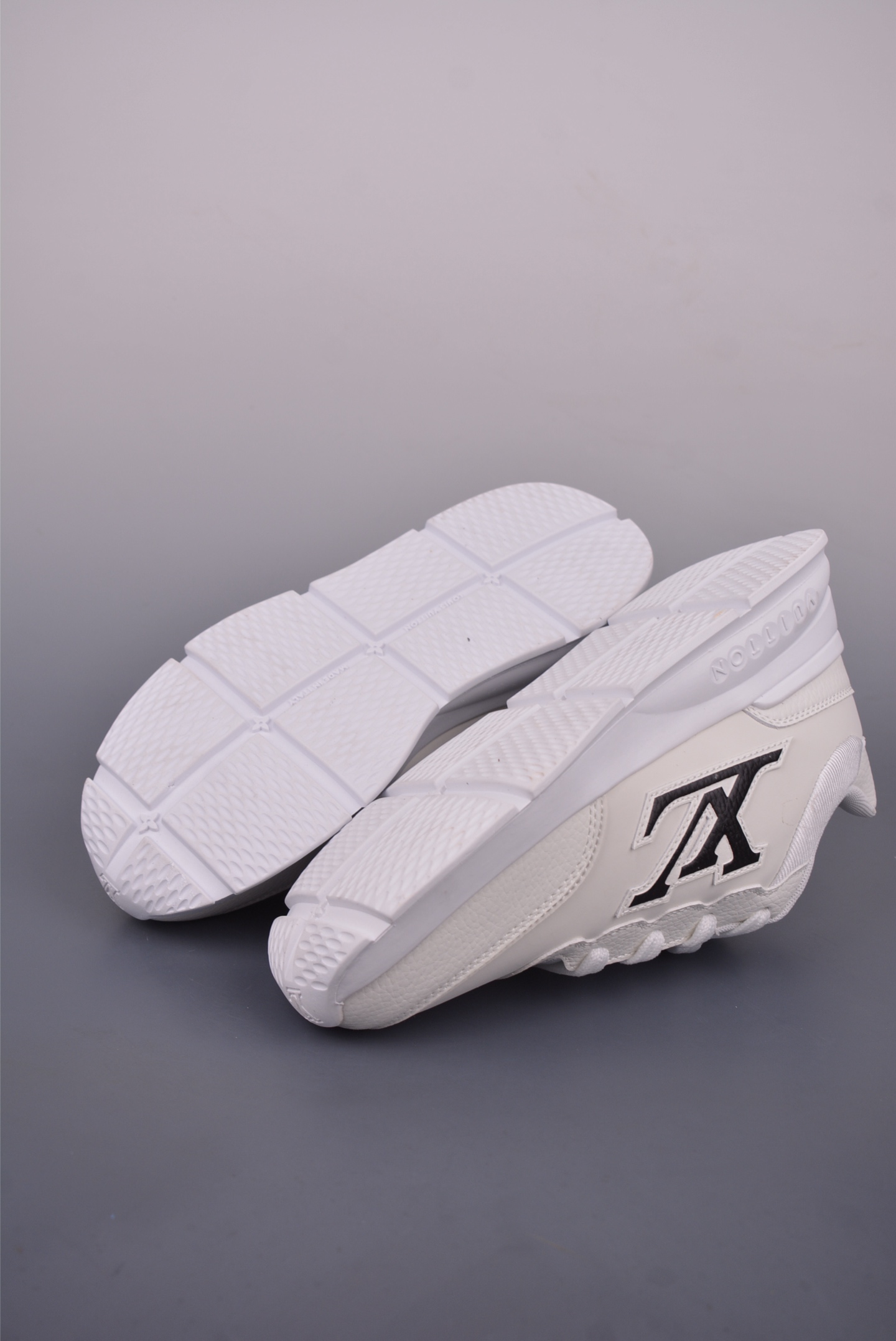 Louis Vuitton Trainer Sneaker Low White Leather Casual Shoes 3 i1750113287774 8905 0 2
