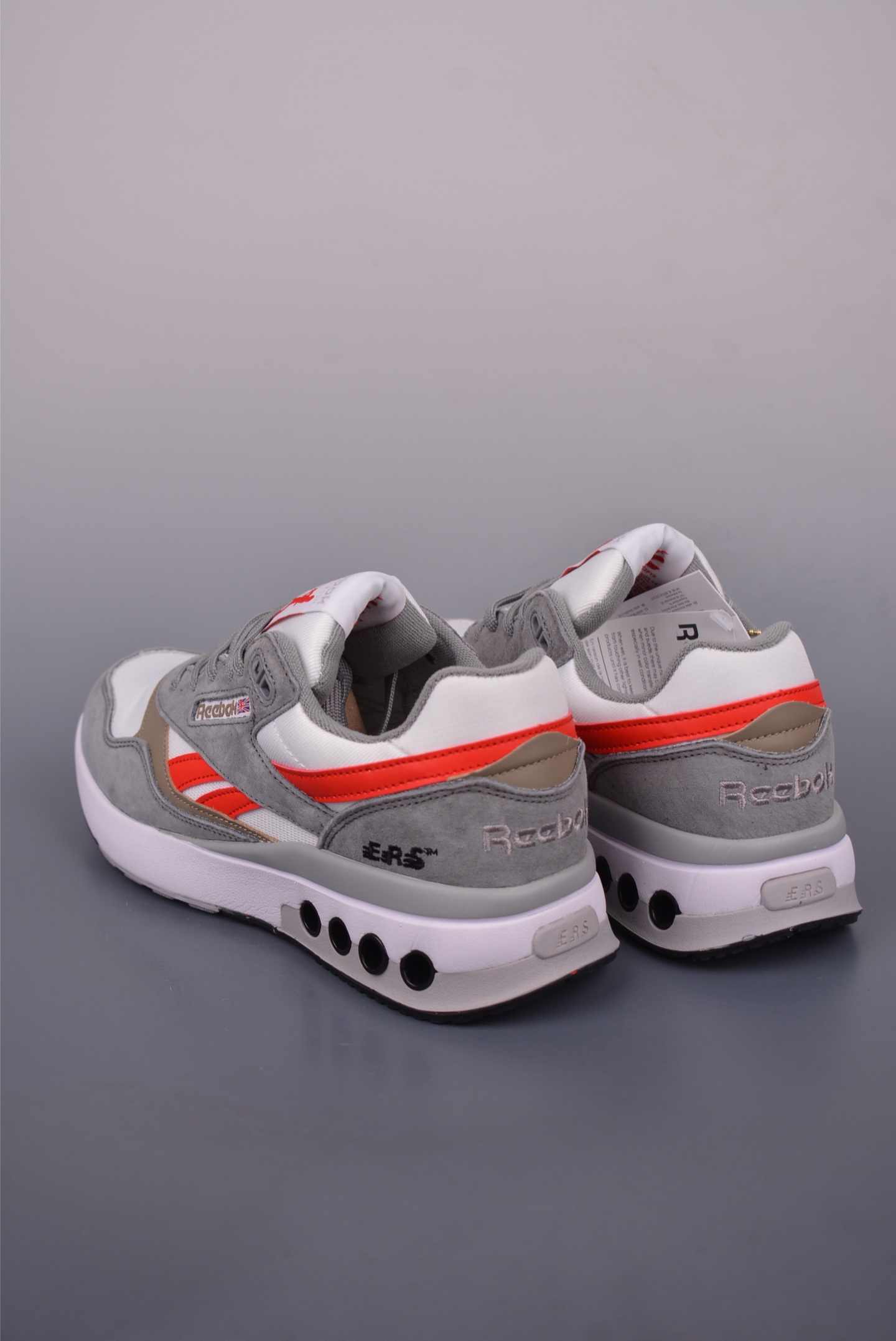 Reebok ERS WORLD 复古跑步鞋 25351976