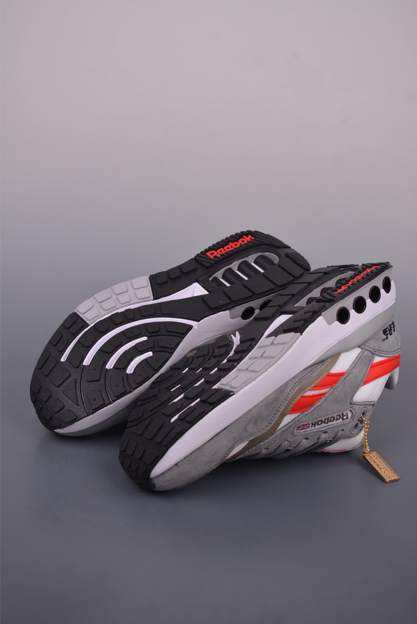 Reebok ERS WORLD 复古跑步鞋 25351976