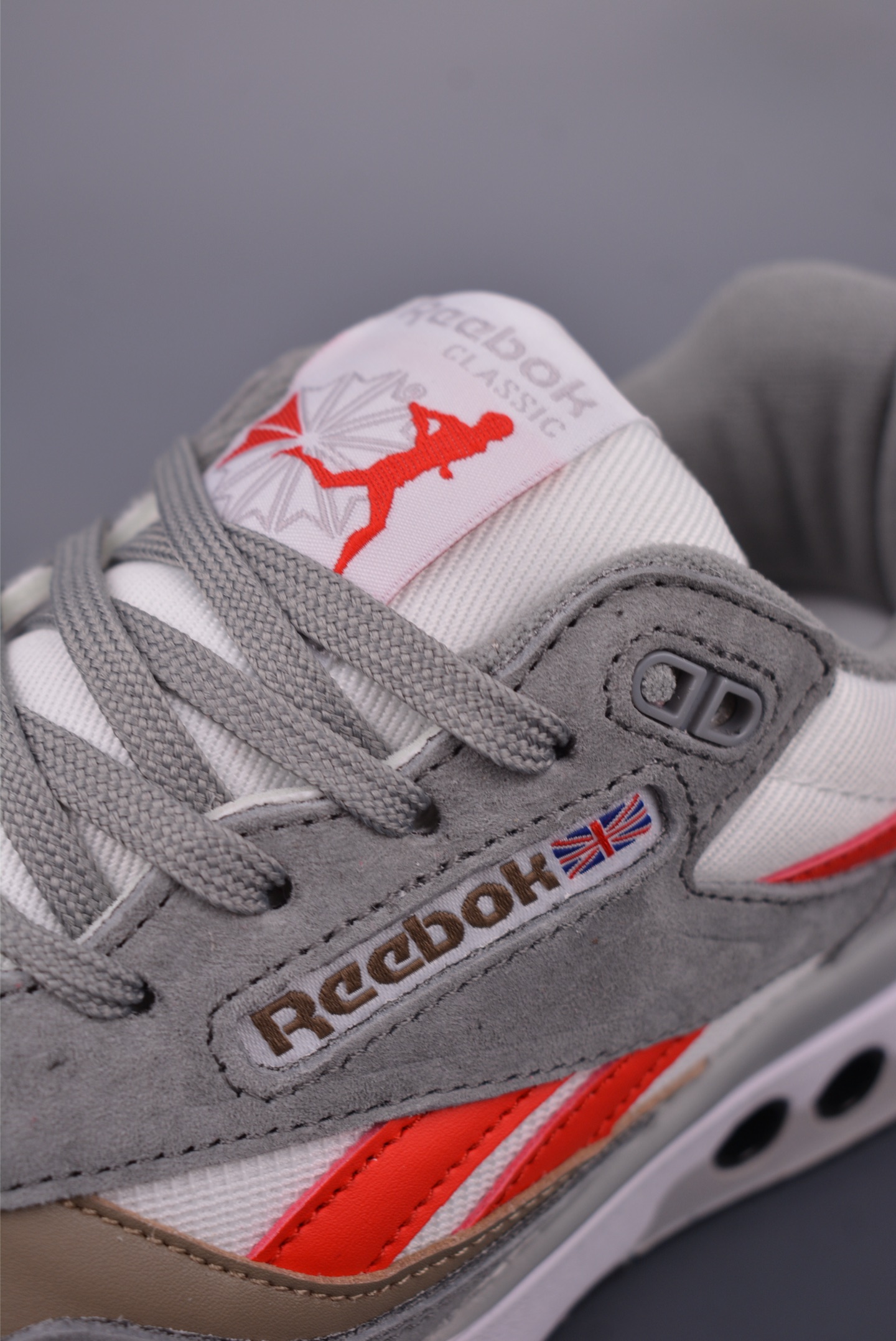 Reebok ERS WORLD 复古跑步鞋 25351976