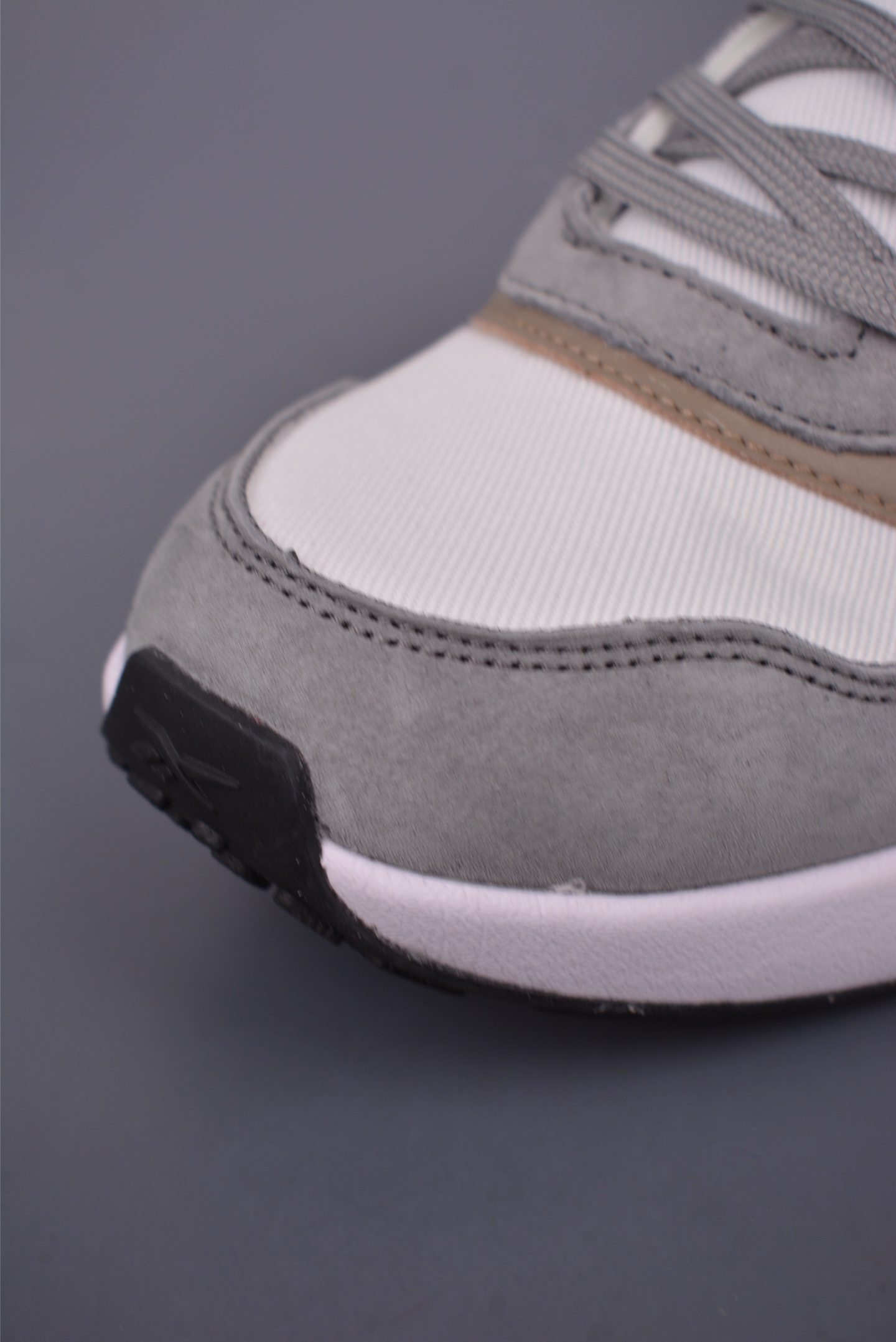 Reebok ERS WORLD 复古跑步鞋 25351976