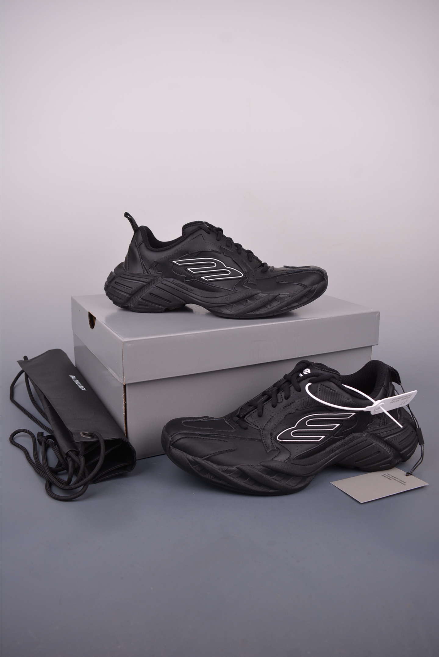 Balenciaga 16th Generation Black Sneakers: Superior Comfort and Quality 6 i1750113415713 5422 0 4