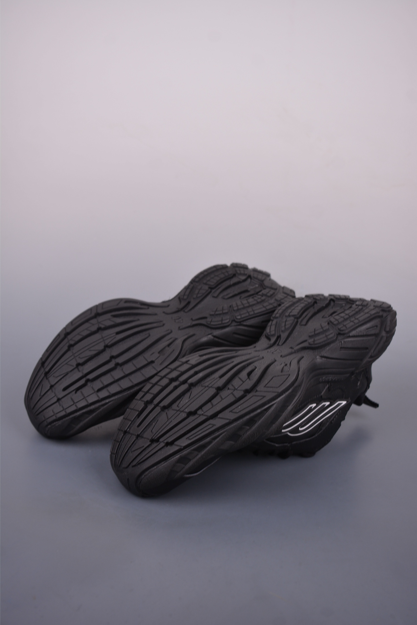 Balenciaga 16th Generation Black Sneakers: Superior Comfort and Quality 4 i1750113415769 3585 0 2
