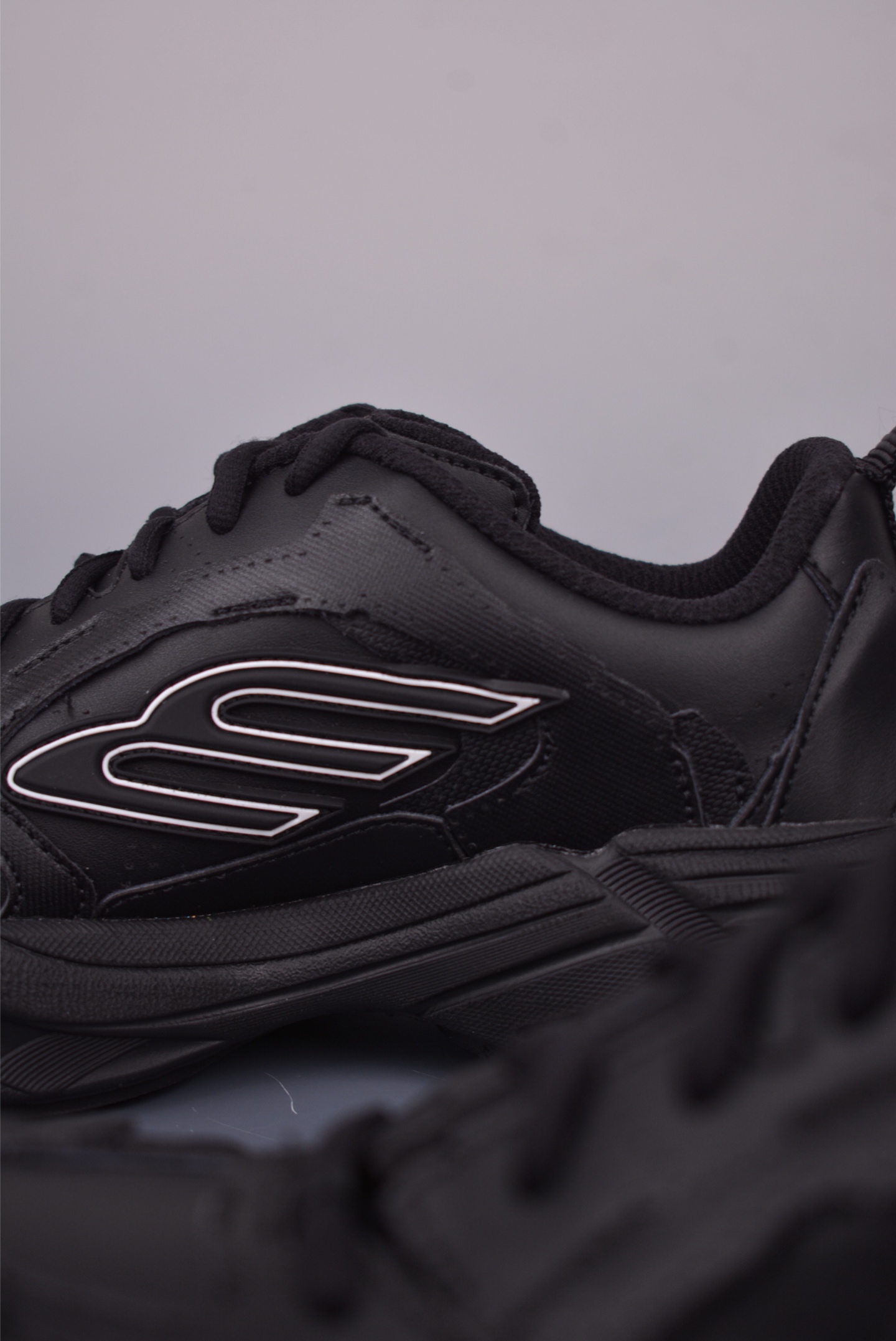 Balenciaga 16th Generation Black Sneakers: Superior Comfort and Quality 9 i1750113415778 533 0 7