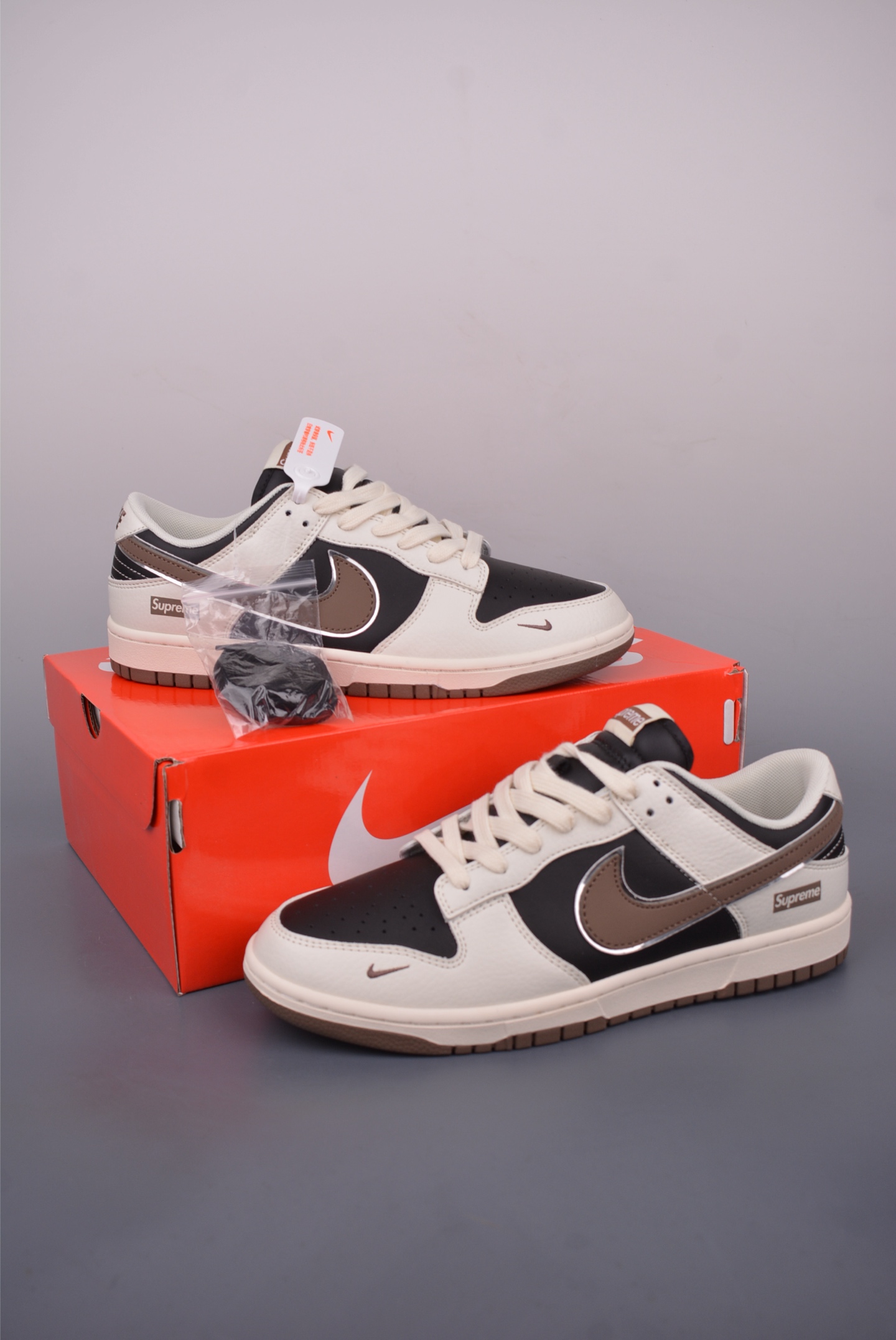 Nike SB Dunk Low DIY Supreme Edition Sneakers - Premium Quality 3 i1750113490347 4464 0 2
